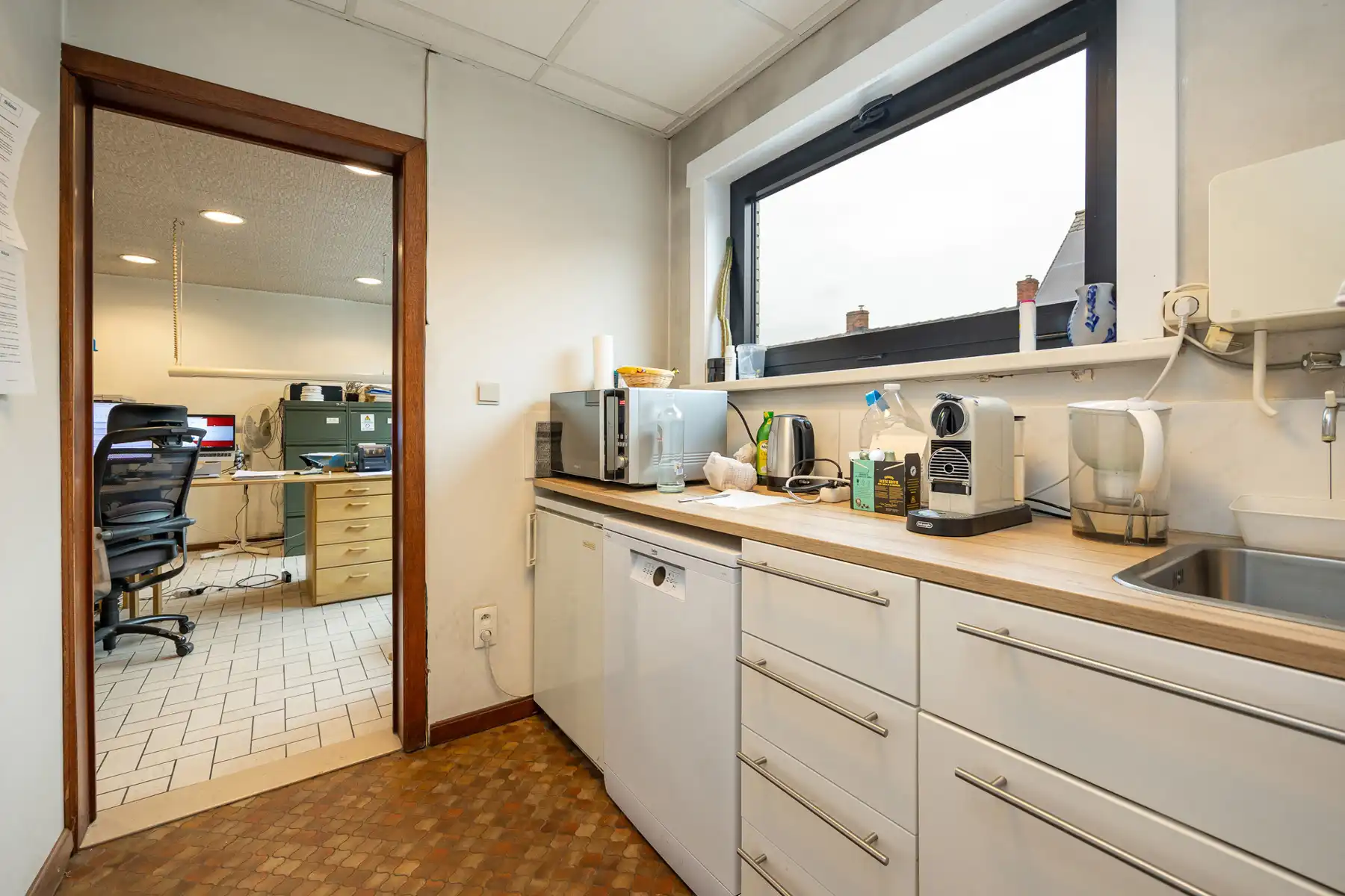 Kantoorgebouw met atelier op voll. bebouwd perceel van 528m² foto 15