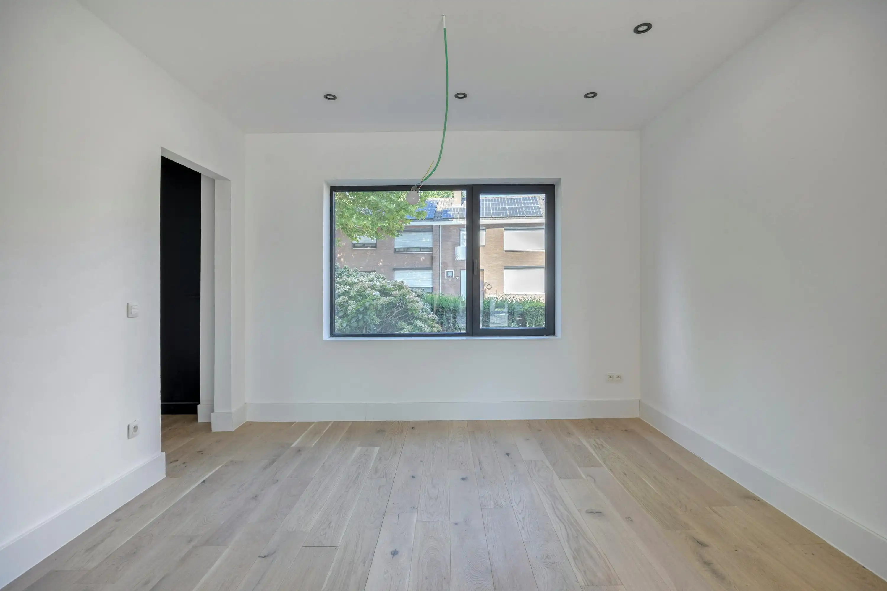 Volledig gerenoveerde halfopen woning in hartje Ertvelde foto 3