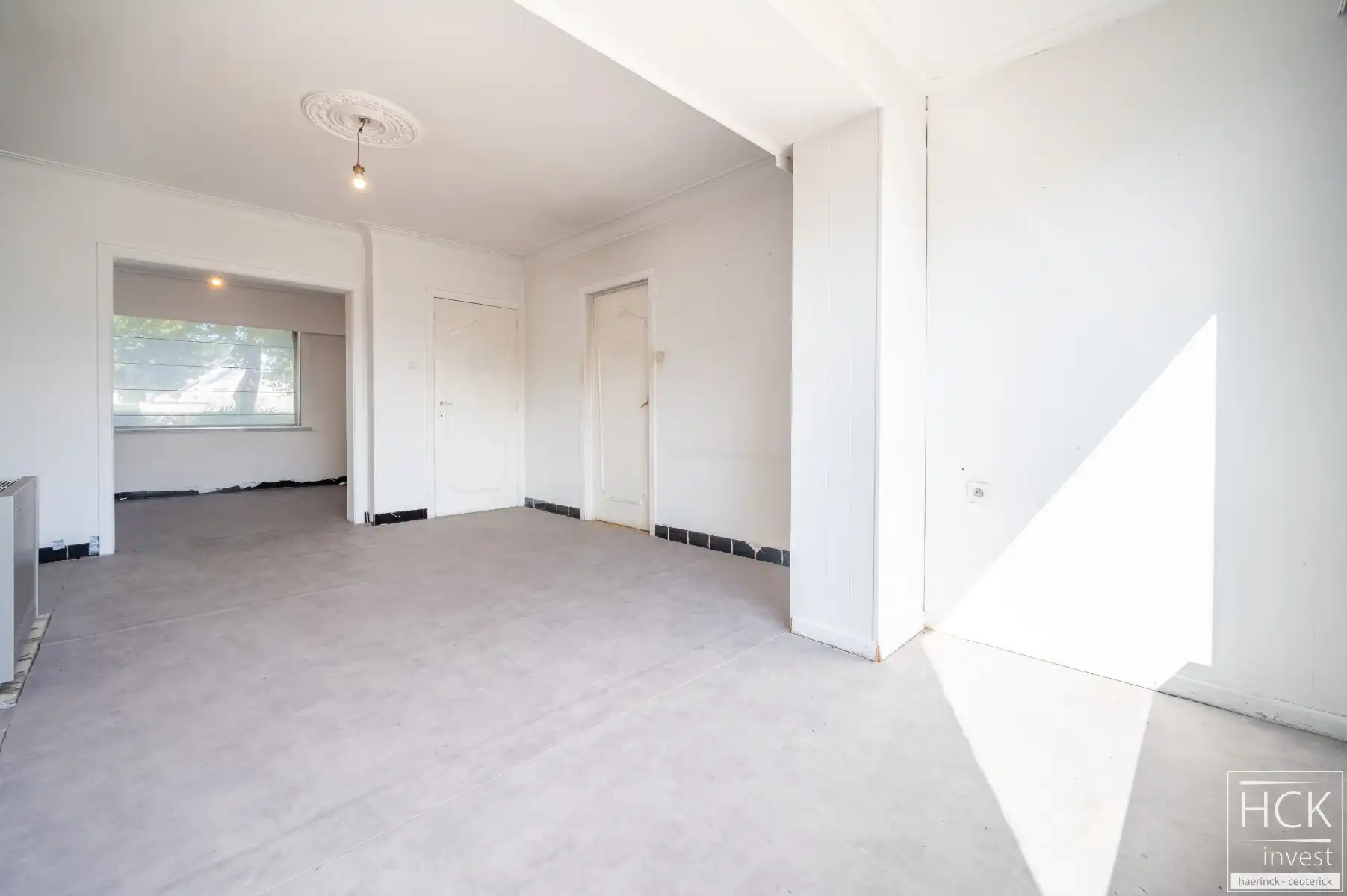 ZULTE - Charmante te renoveren woning met 3 SLPK, garage & 2 zolders!! foto 7