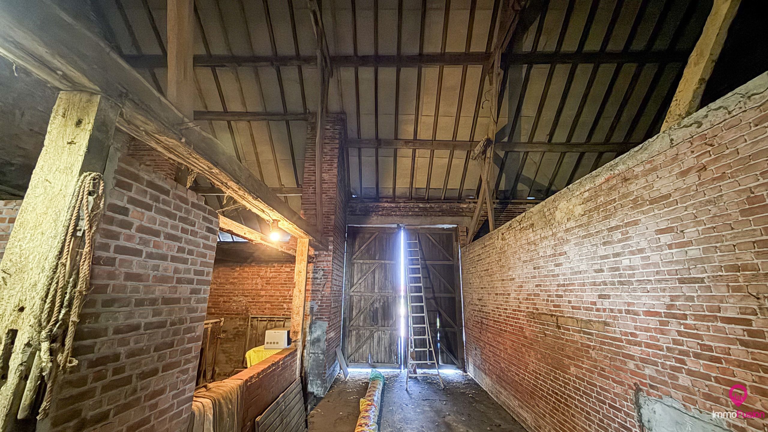 Ruime boerderij op ±33a met stallen en renovatiepotentieel! foto 40