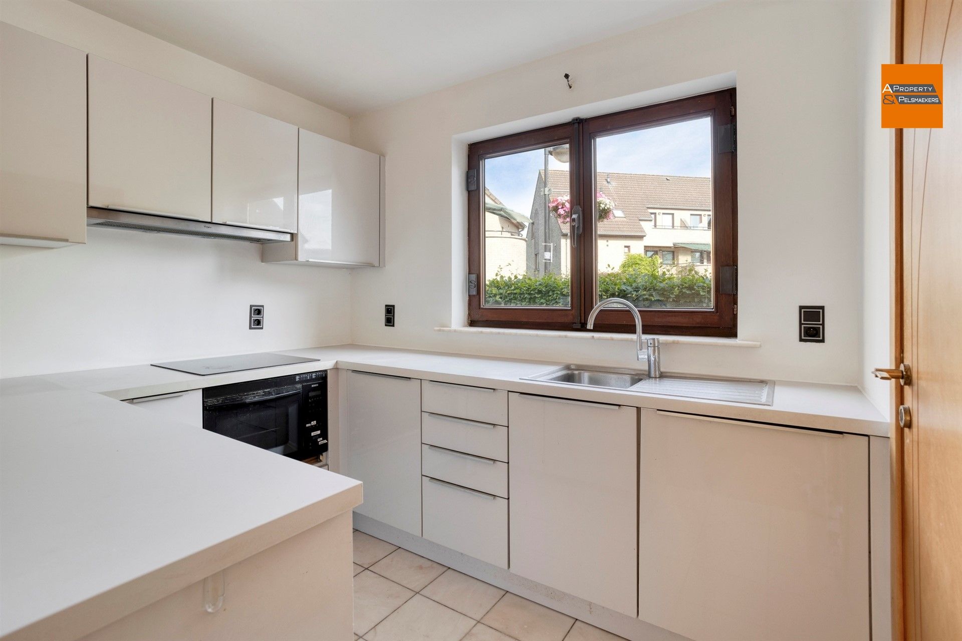 2 slaapkamers appartement met grote tuin foto 7