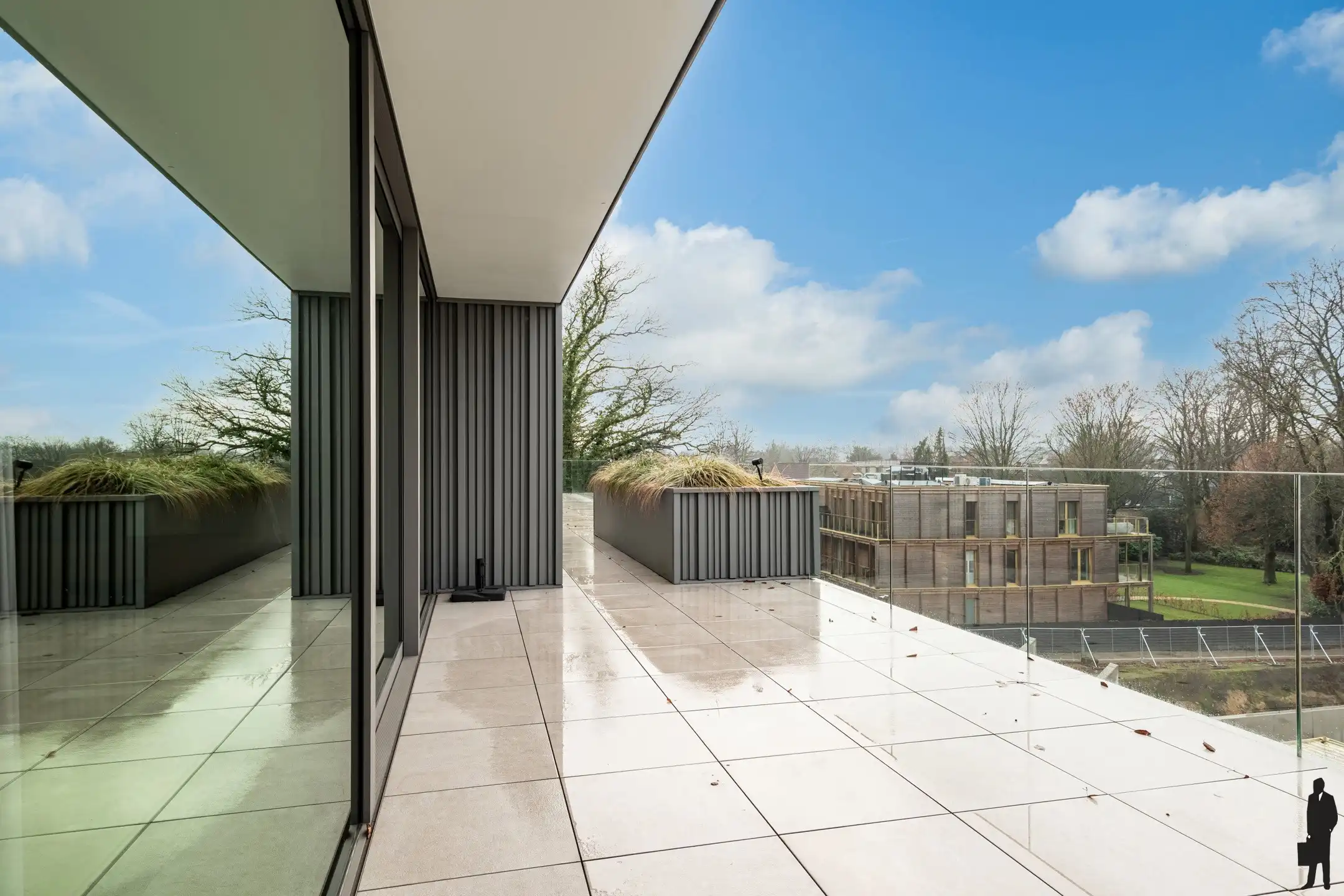 Exclusief villa-appartement van ca. 310 m² foto 28