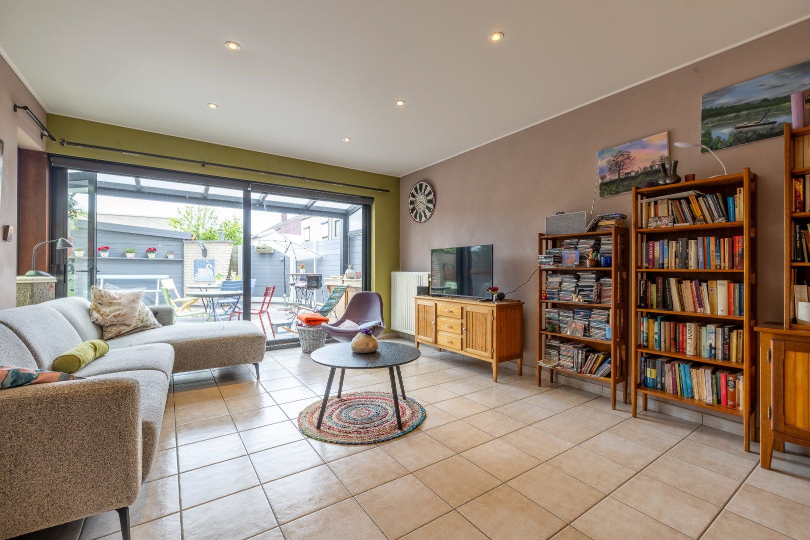 Instapklare en ruime gezinswoning met 3 slk, garage en tuintje foto 3
