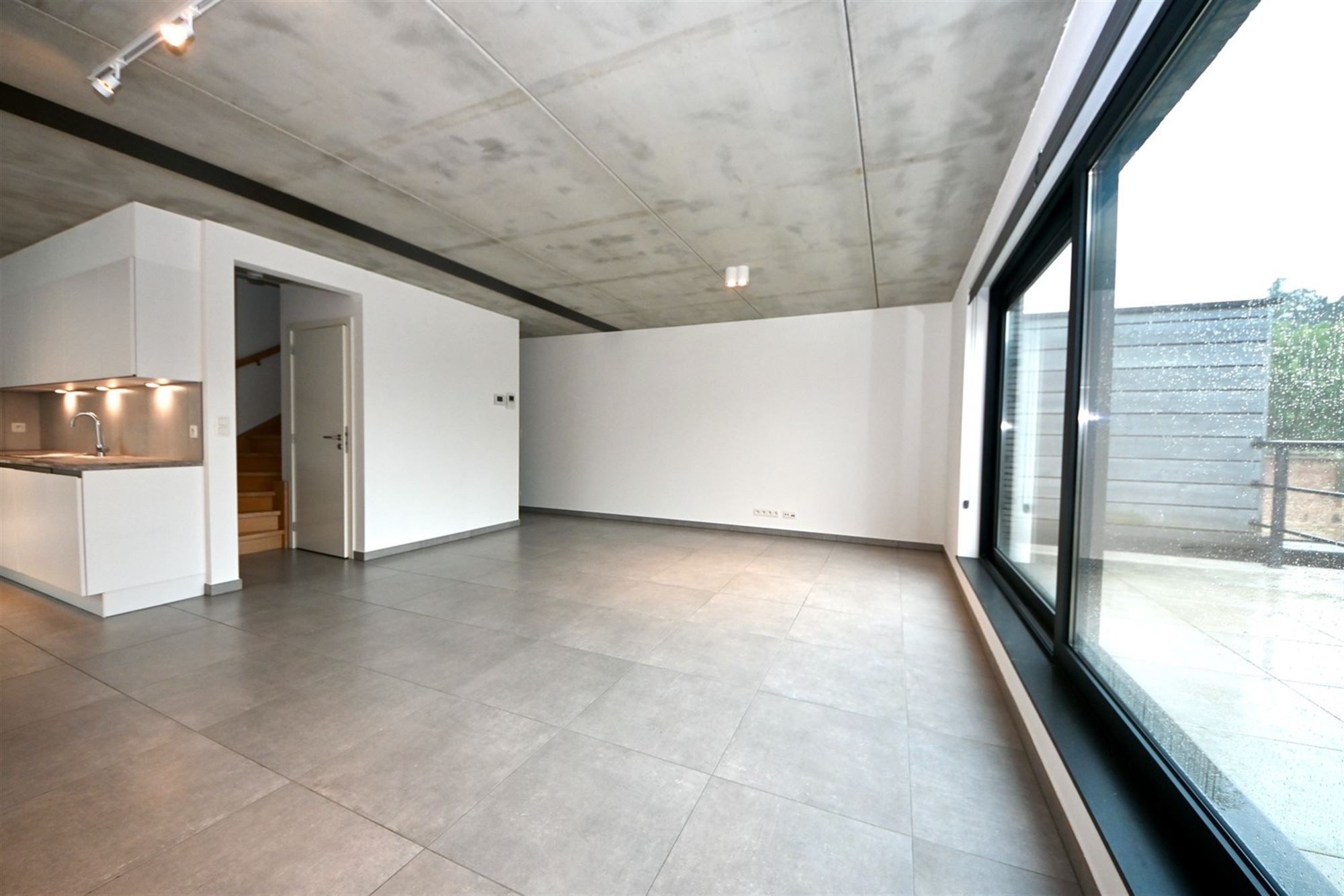 Duplex appartement met 2 slaapkamers en terras. foto 5