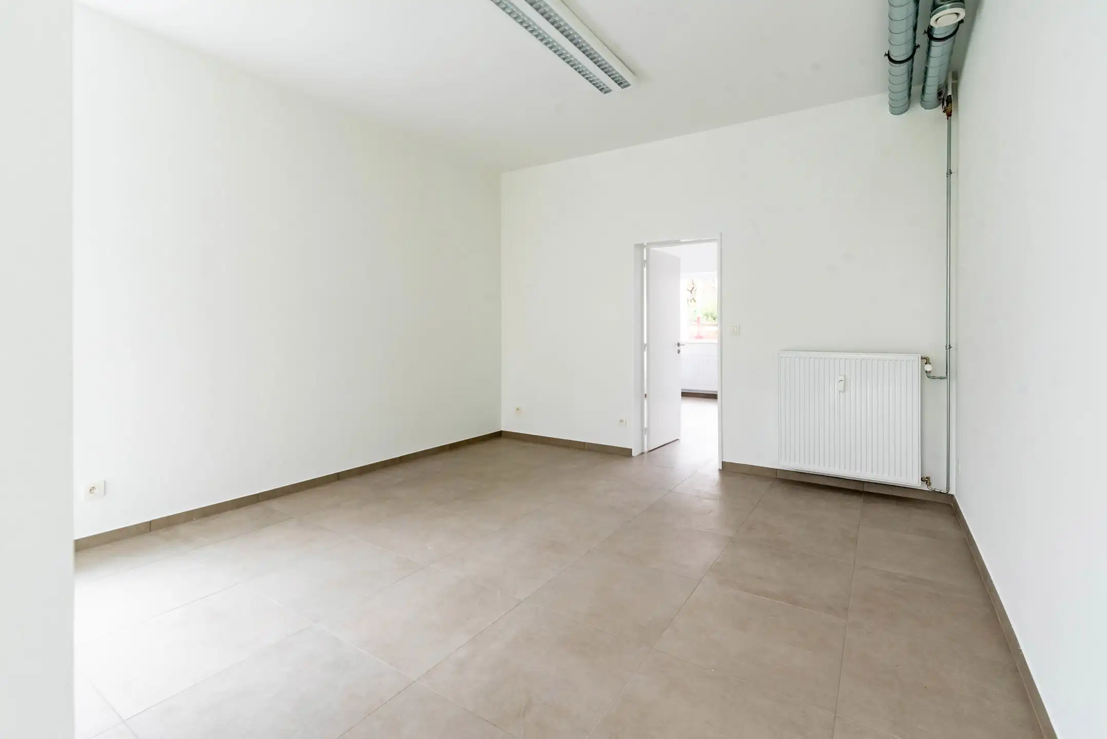 Gelijkvloerse kantoorruimte te koop te Linkeroever!  foto 7