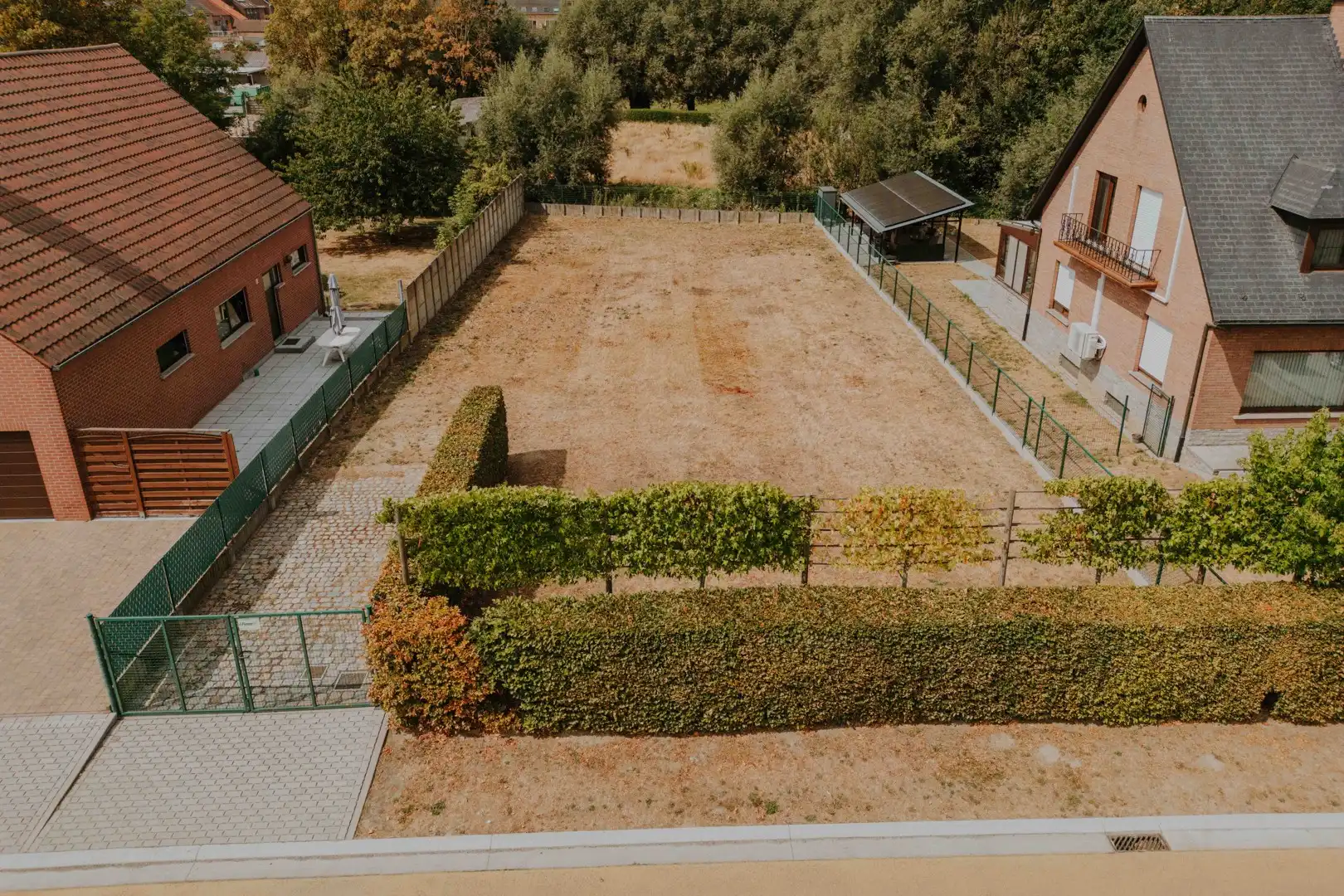 Rustig gelegen bouwgrond van 700m² in goedgekeurde verkaveling foto 2