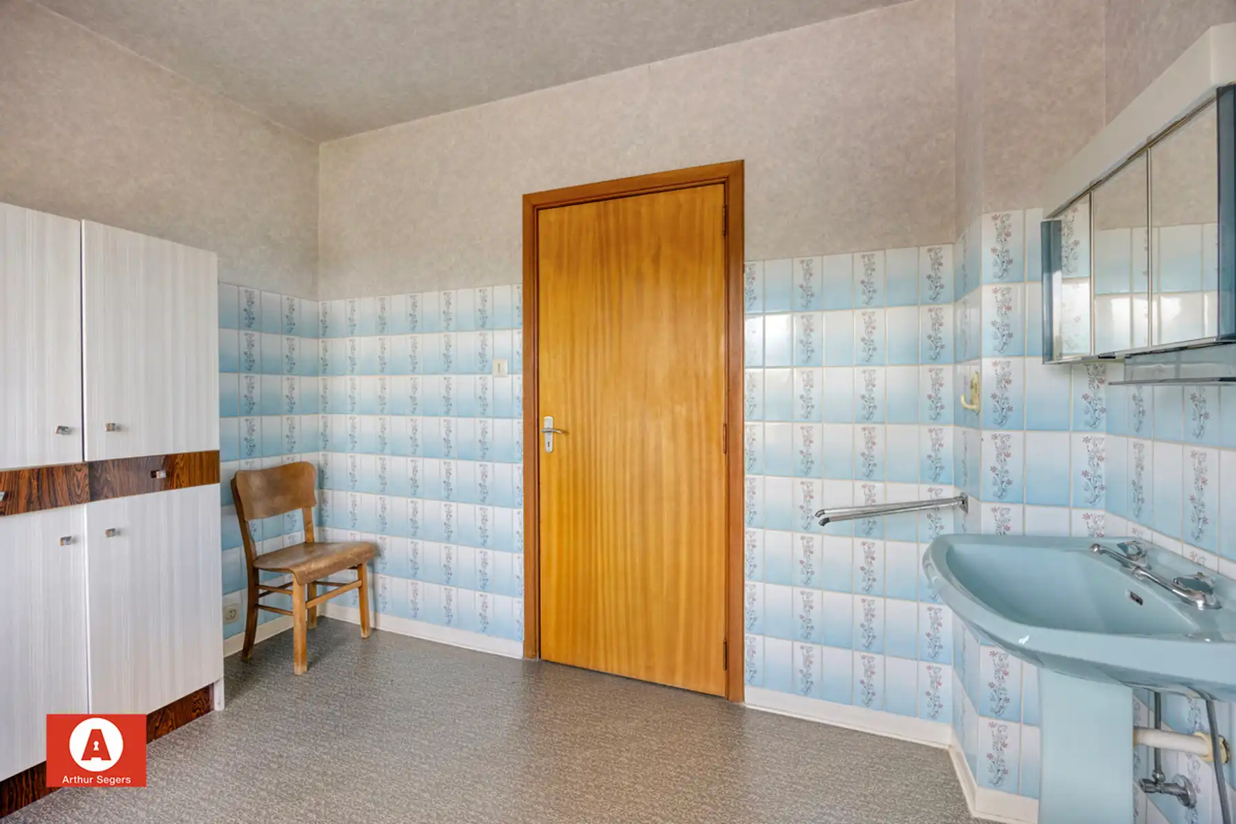 Solide te renoveren burgerwoning mét doorgang in Opstal foto 18