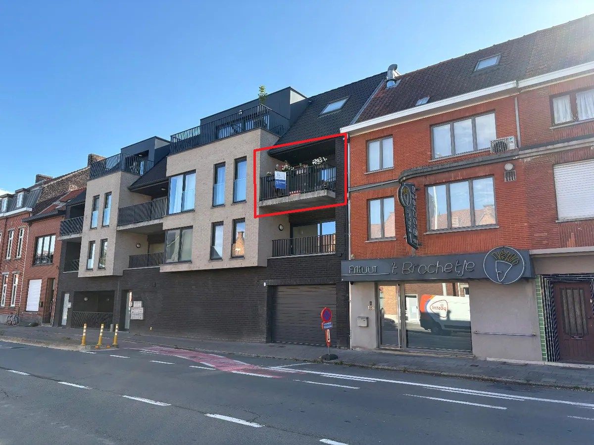 Nieuwbouw appartement te koop in Kortrijk met staanplaats en berging!  foto {{pictureIndex}}