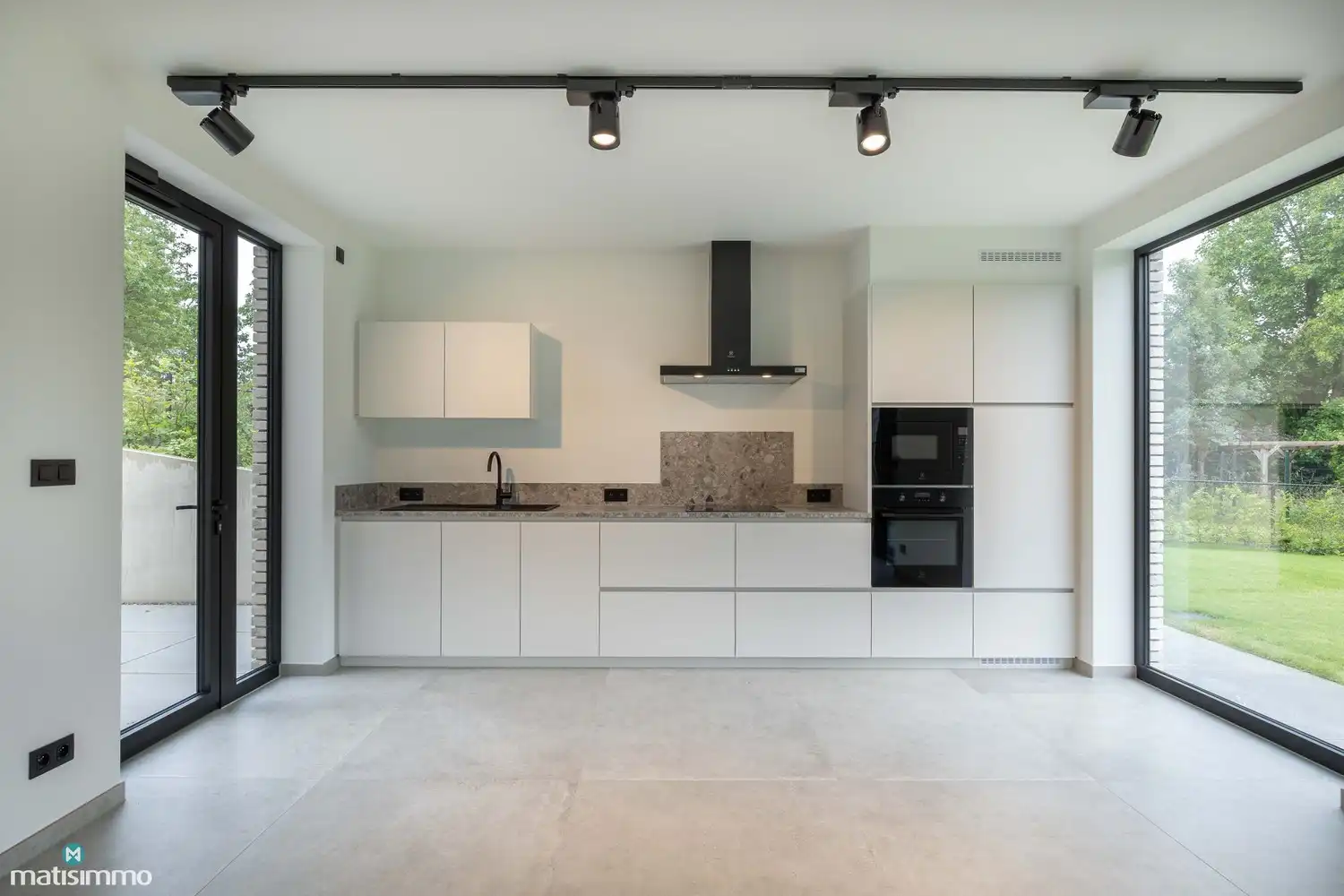 HOOGWAARDIG AFGEWERKTE NIEUWBOUWWONING MET DRIE SLAAPKAMERS EN TUIN (INCLUSIEF TUINONDERHOUD) TE RIEMST foto 6