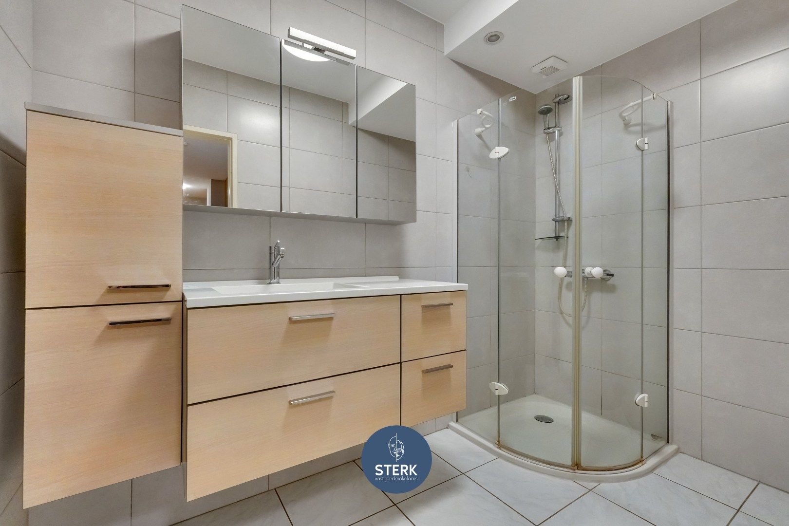 GELIJKVOERS APPARTEMENT VAN 89 M² MET TUIN VLAKBIJ MAASTRICHT ! foto 15