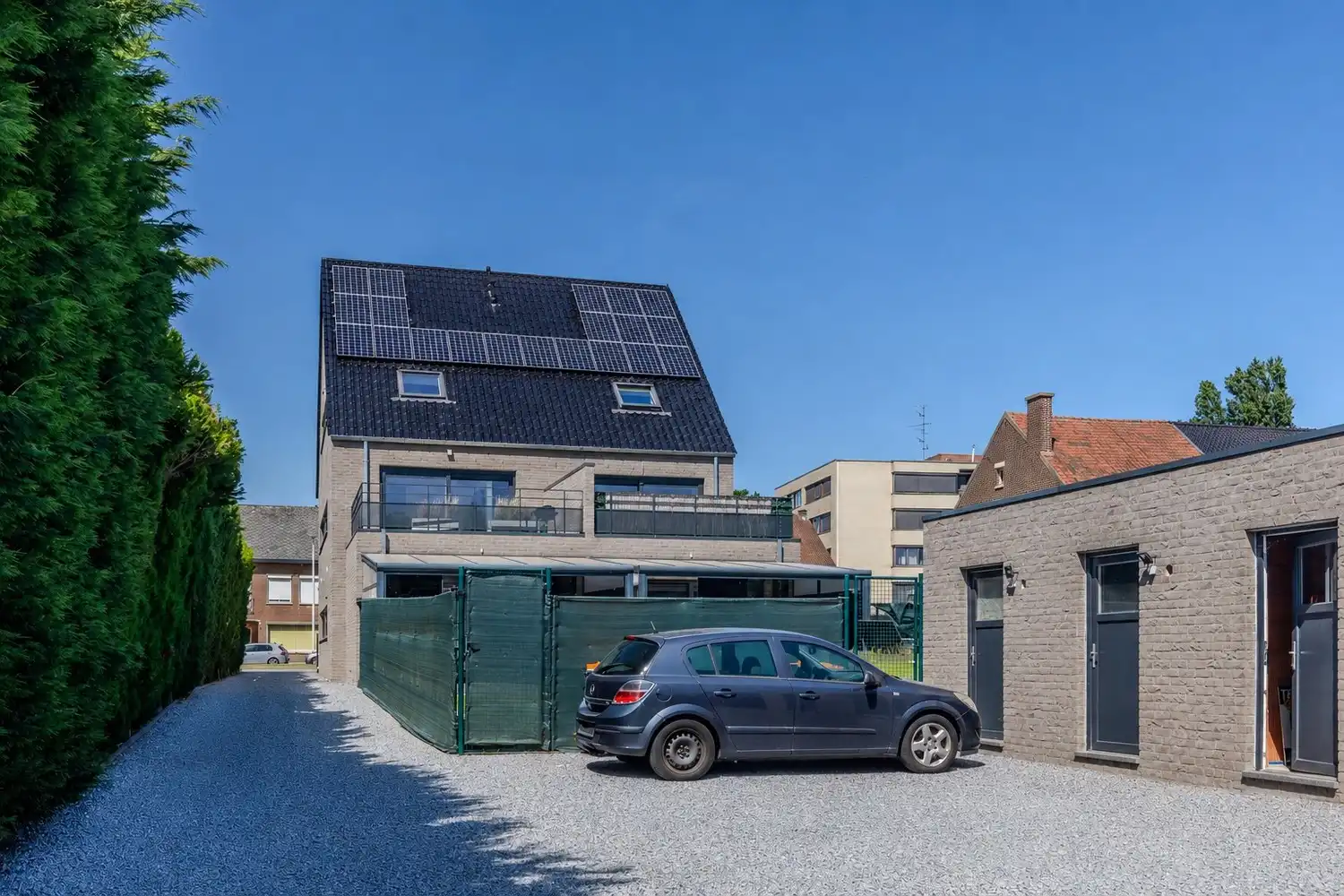 Energiezuinig duplex-appartement met twee slaapkamers, terras en autostaanplaats nabij Maastricht foto 29