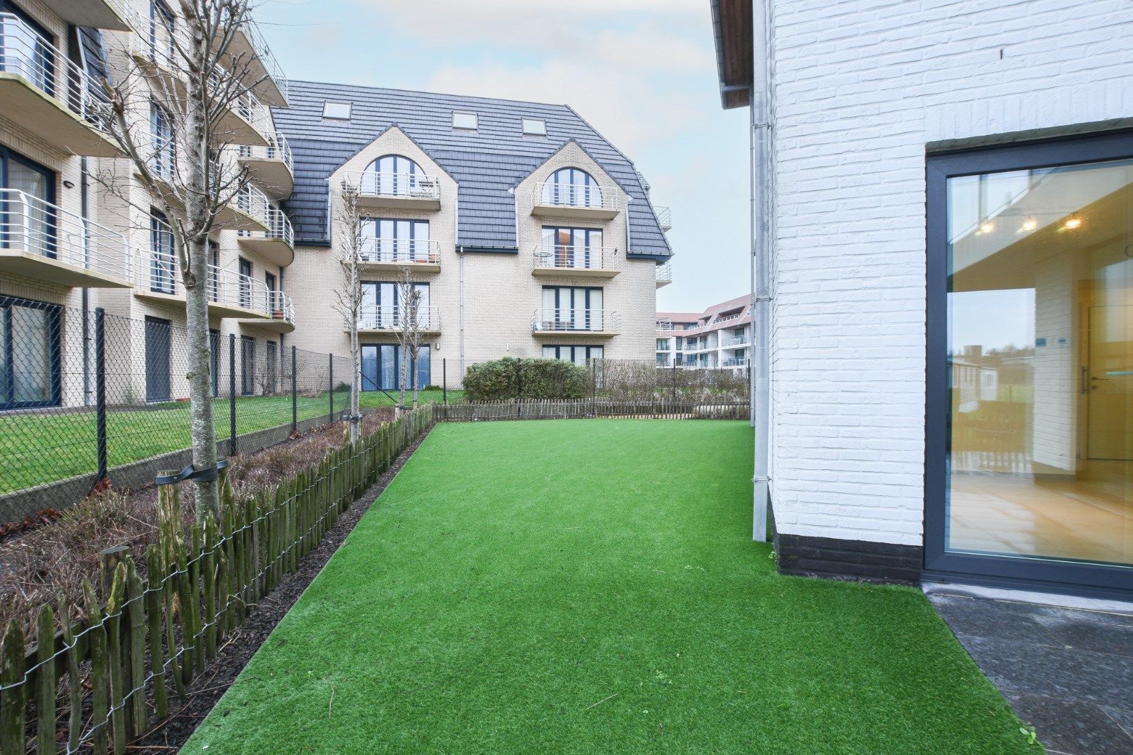 Gelijkvloers appartement te huur met 2 slaapkamers en ruime tuin!  foto 9