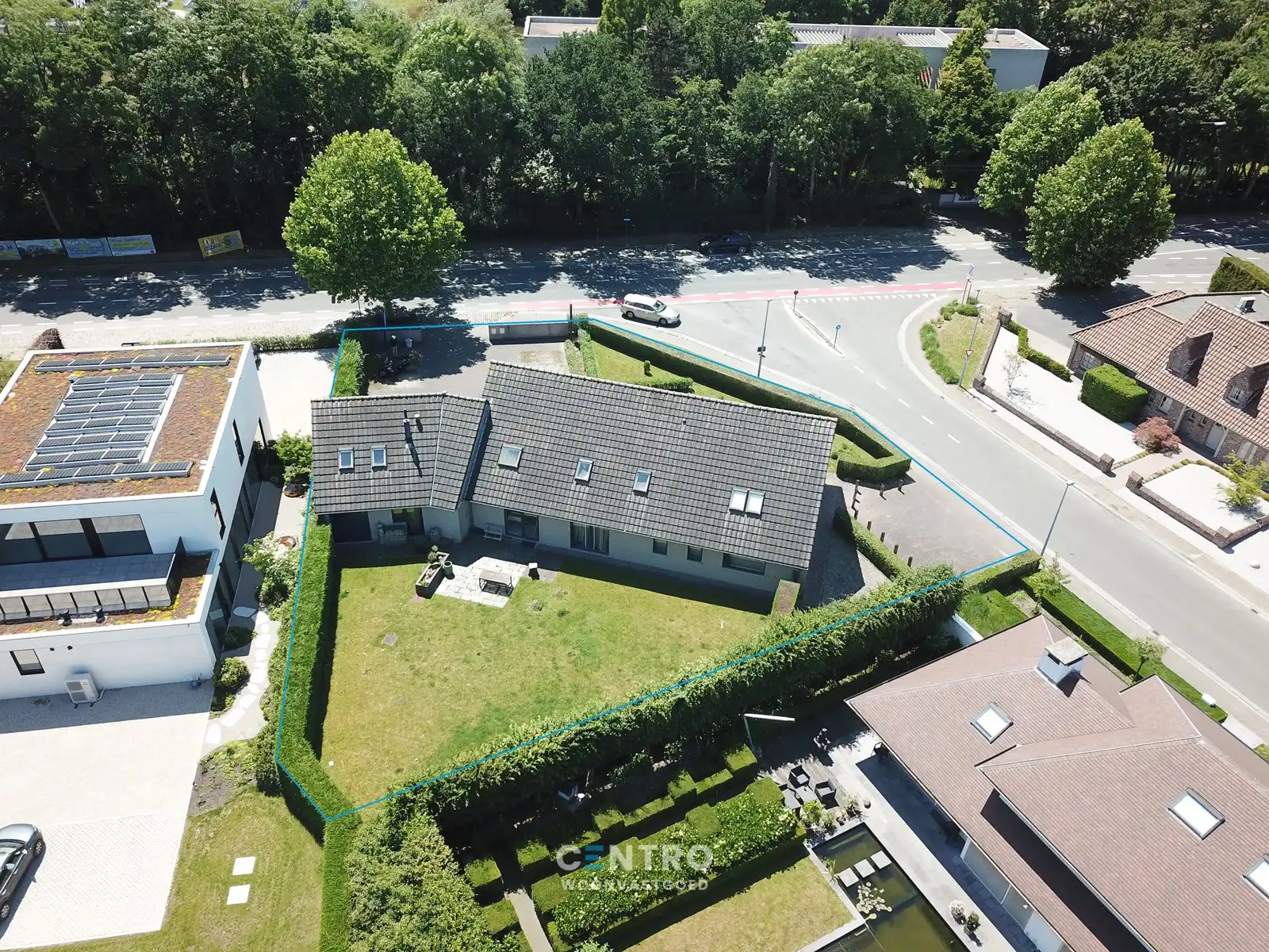 Vrijstaande VILLA (430m²) op een hoekperceel van ± 1.200 m² op invalsweg Roeselare (vlakbij de ring R32). Ook ideaal als KANGOEROEWONING. foto 21