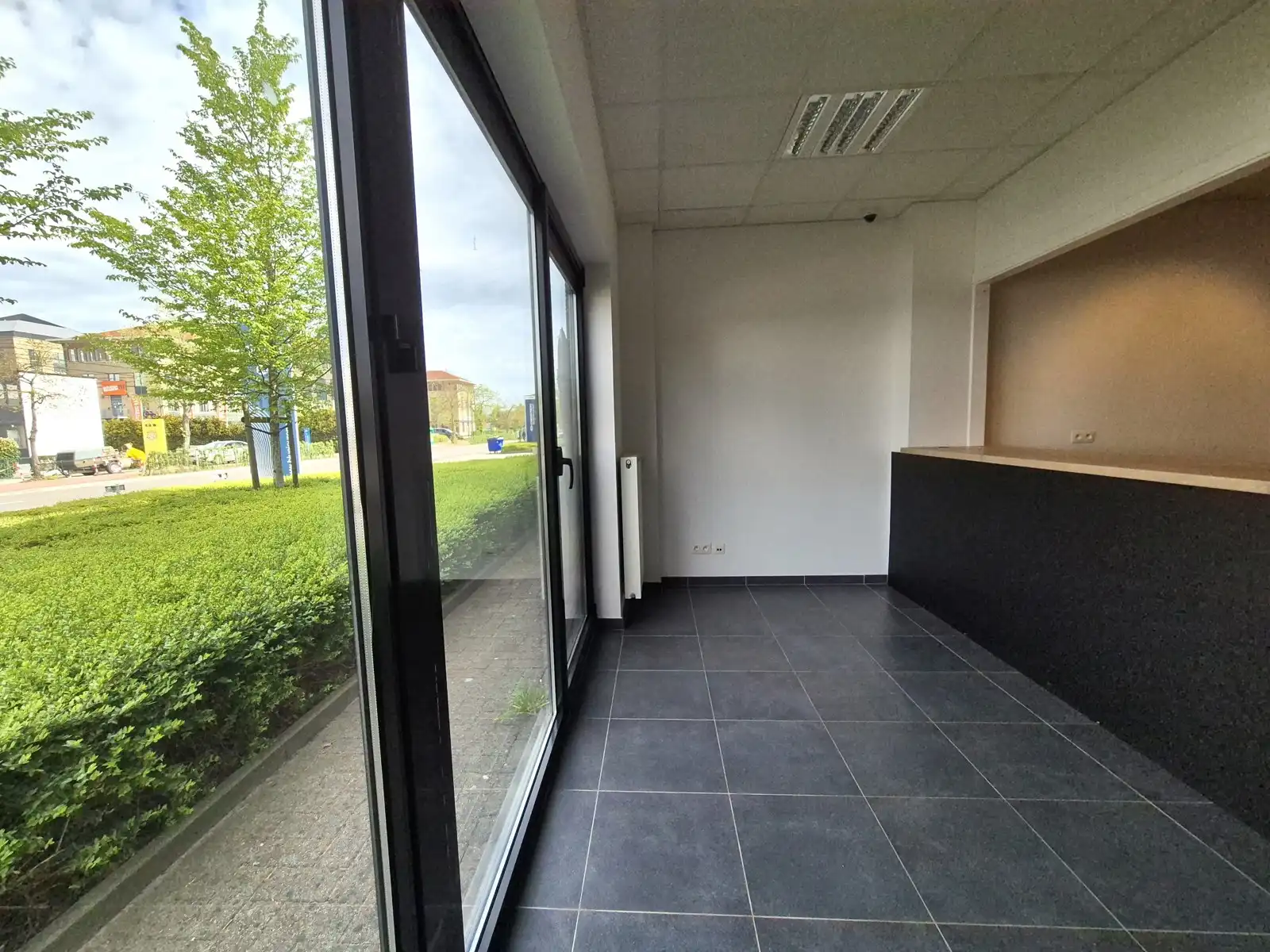 Magazijn 1030m² met  laadkade en 154m² kantoor op topligging foto 6