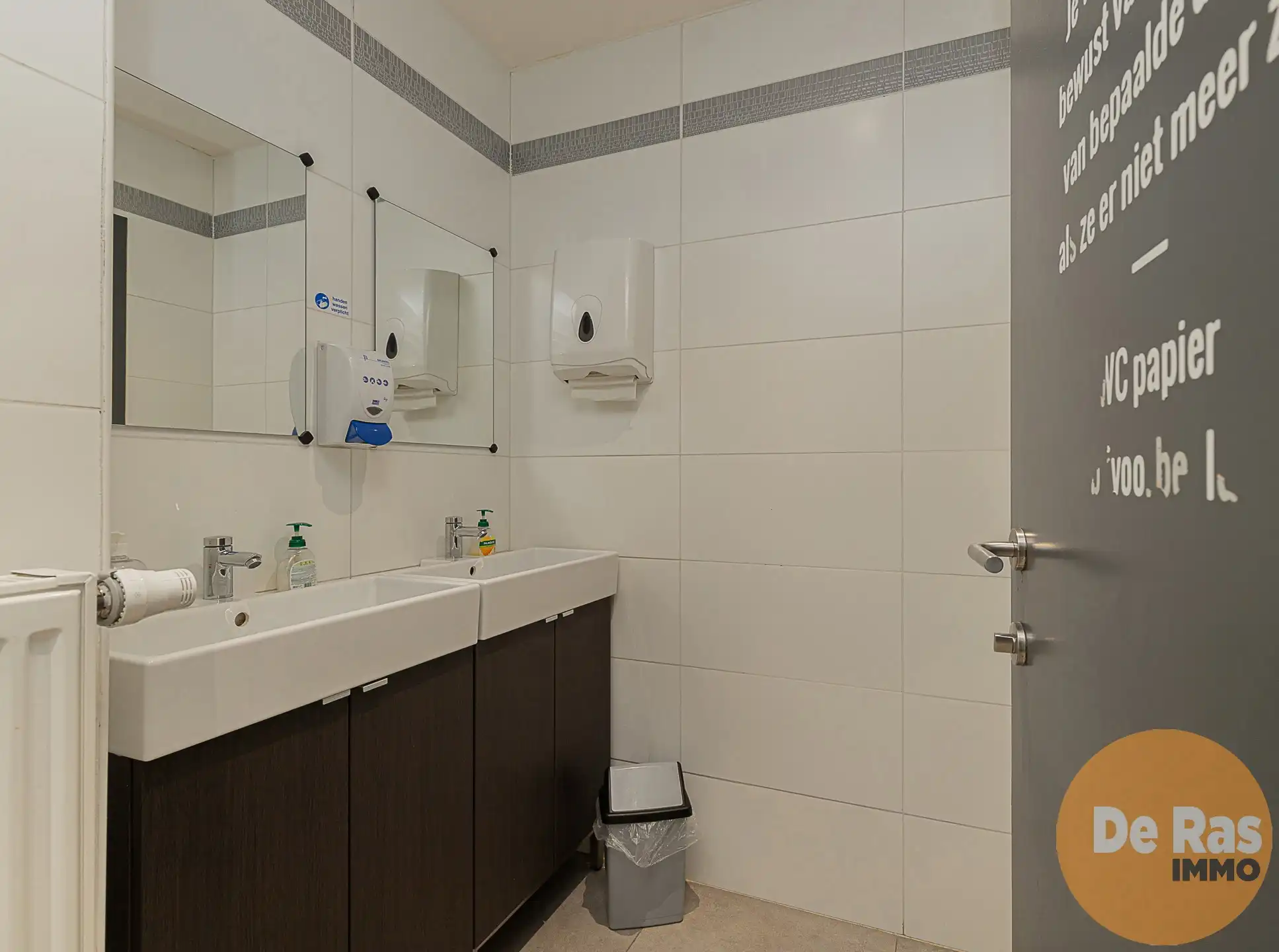 HERZELE – Florerende broodjeszaak op toplocatie met terras foto 9