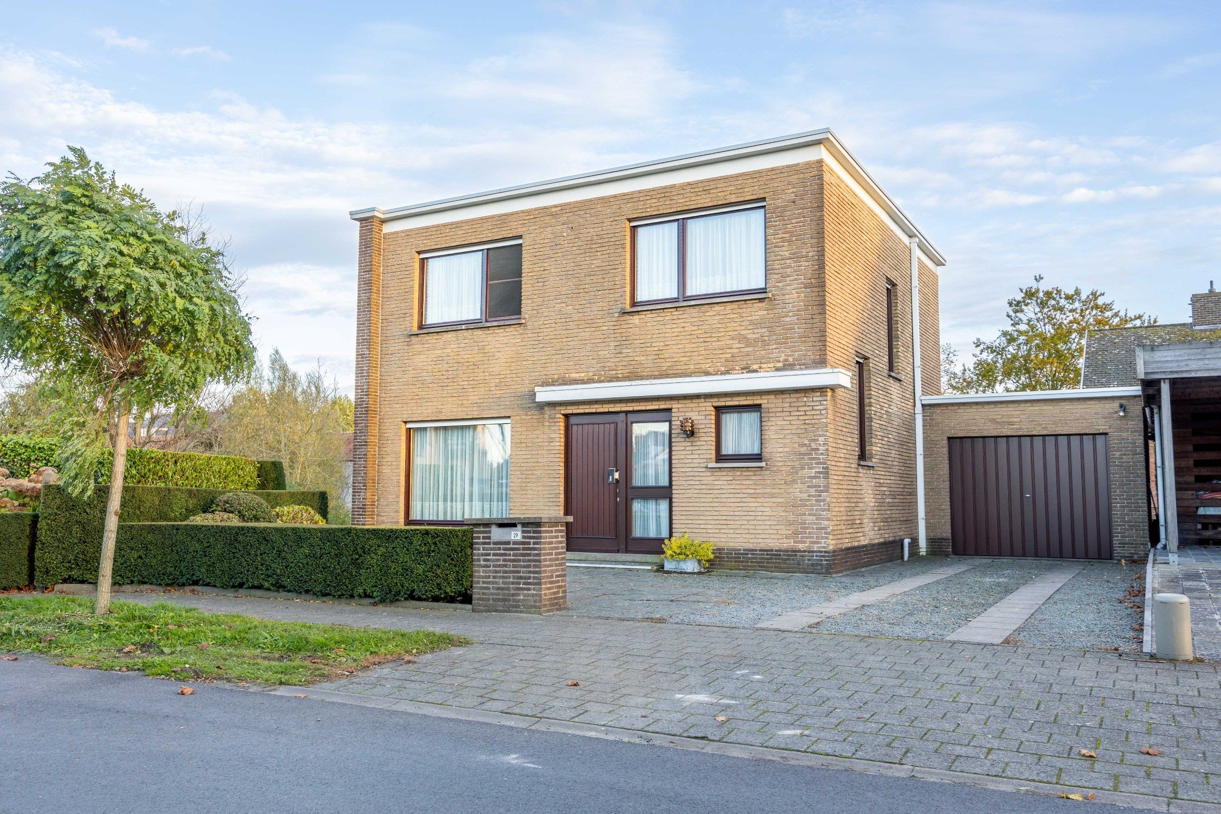 TE RENOVEREN ALLEENSTAANDE WONING MET GARAGE foto 22