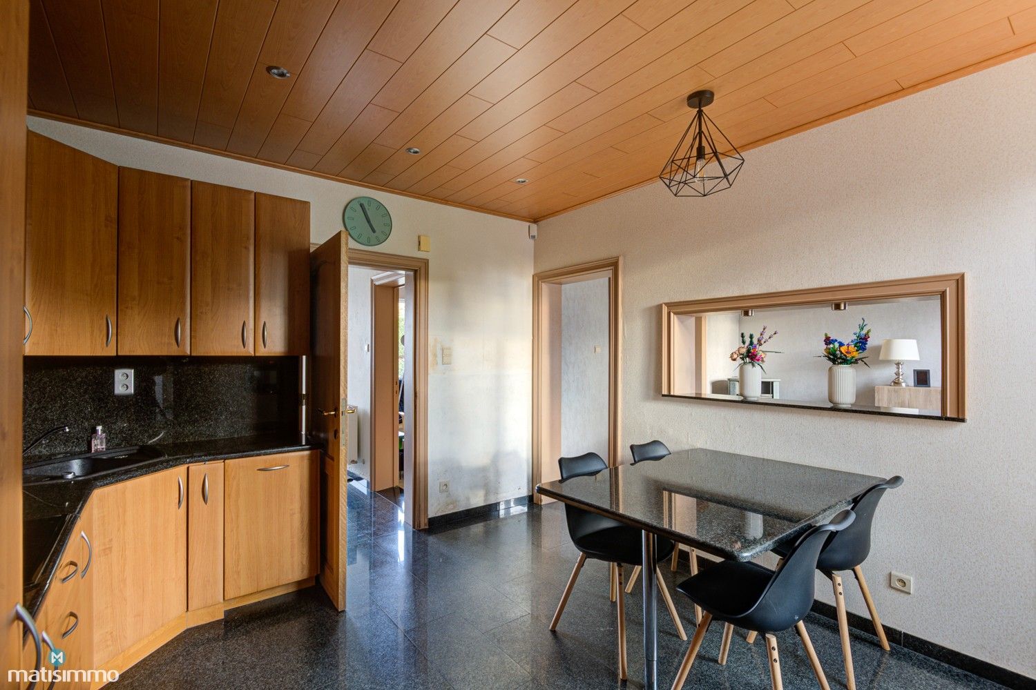 GEZINSWONING MET 3 SLAAPKAMERS, RUIME INPANDIGE GARAGE EN GROTE TUIN TE HOESELT foto 11