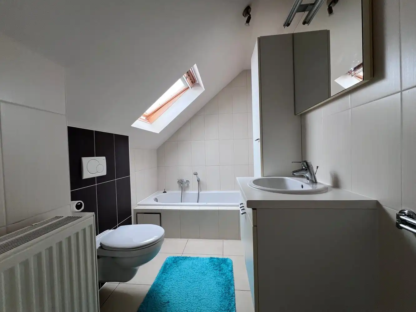 Instapklaar duplex appartement met 4 slaapkamers, 2 badkamers en carport foto 9