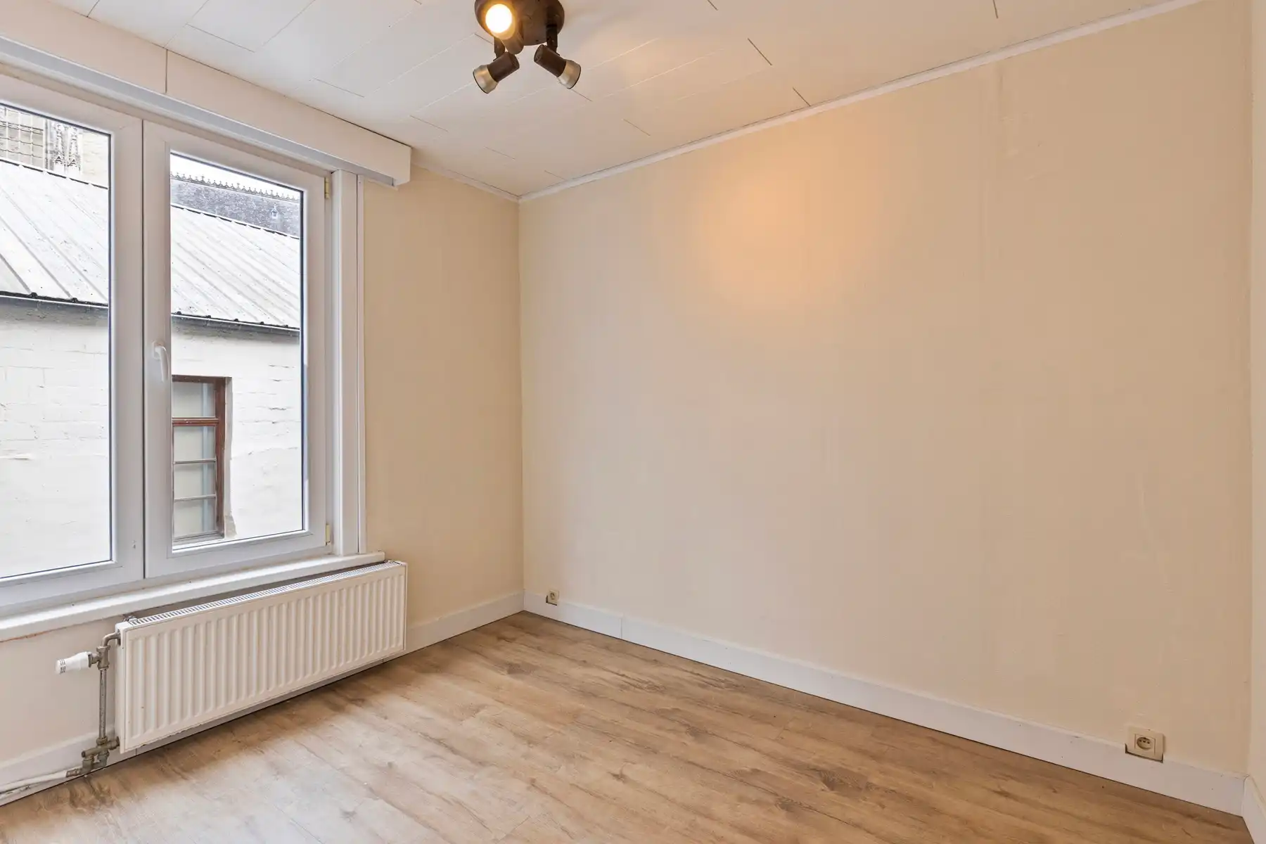 Te renoveren appartement (2 slpk) in het hart van Antwerpen. foto 9