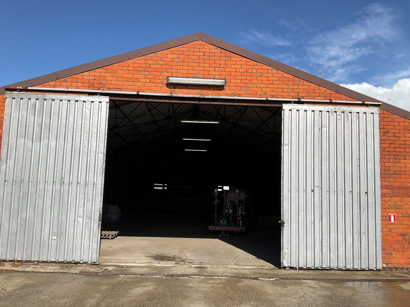Loods/opslagruimte (300 m²), gunstig gelegen te Lichtervelde foto 2