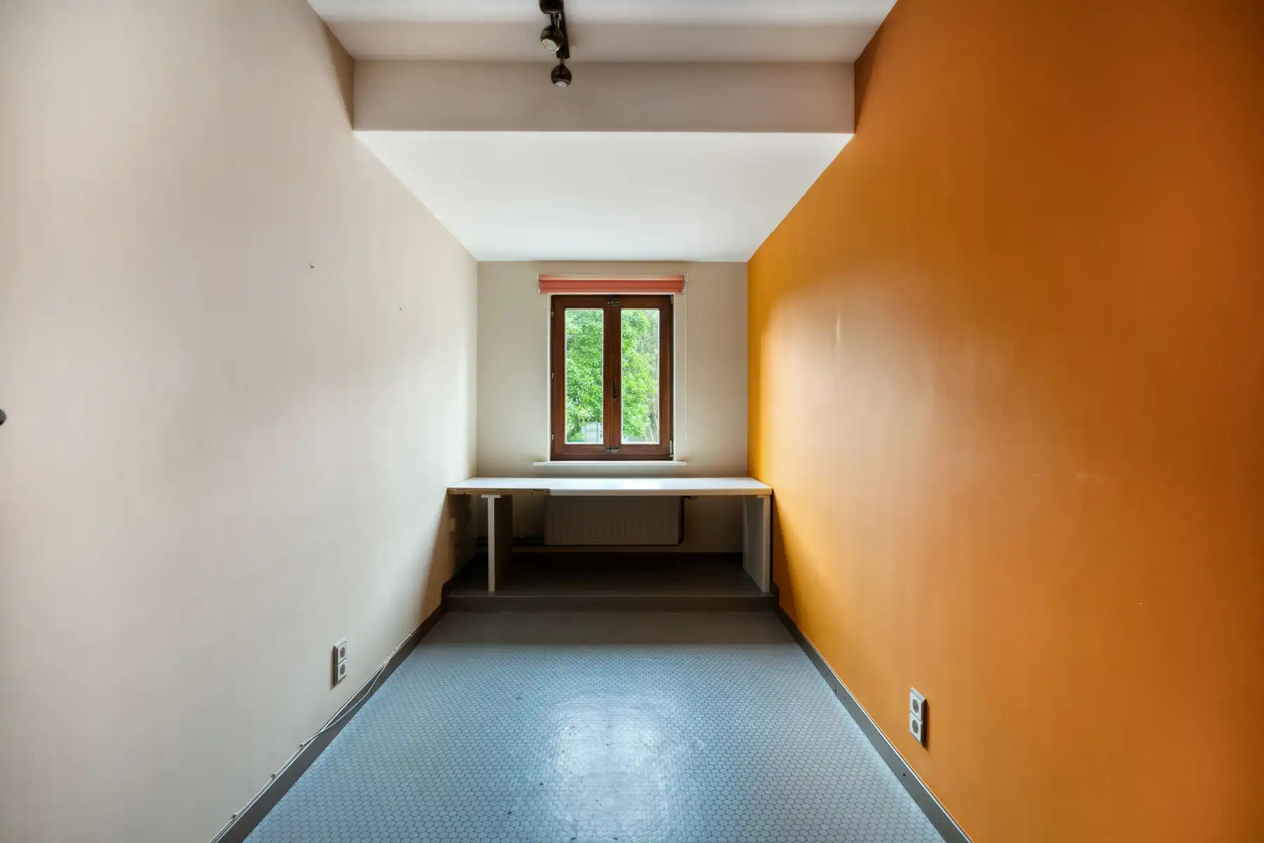 Leemans Immobiliën biedt u deze ruime bel-etagewoning te huur aan in Zellik. foto 4