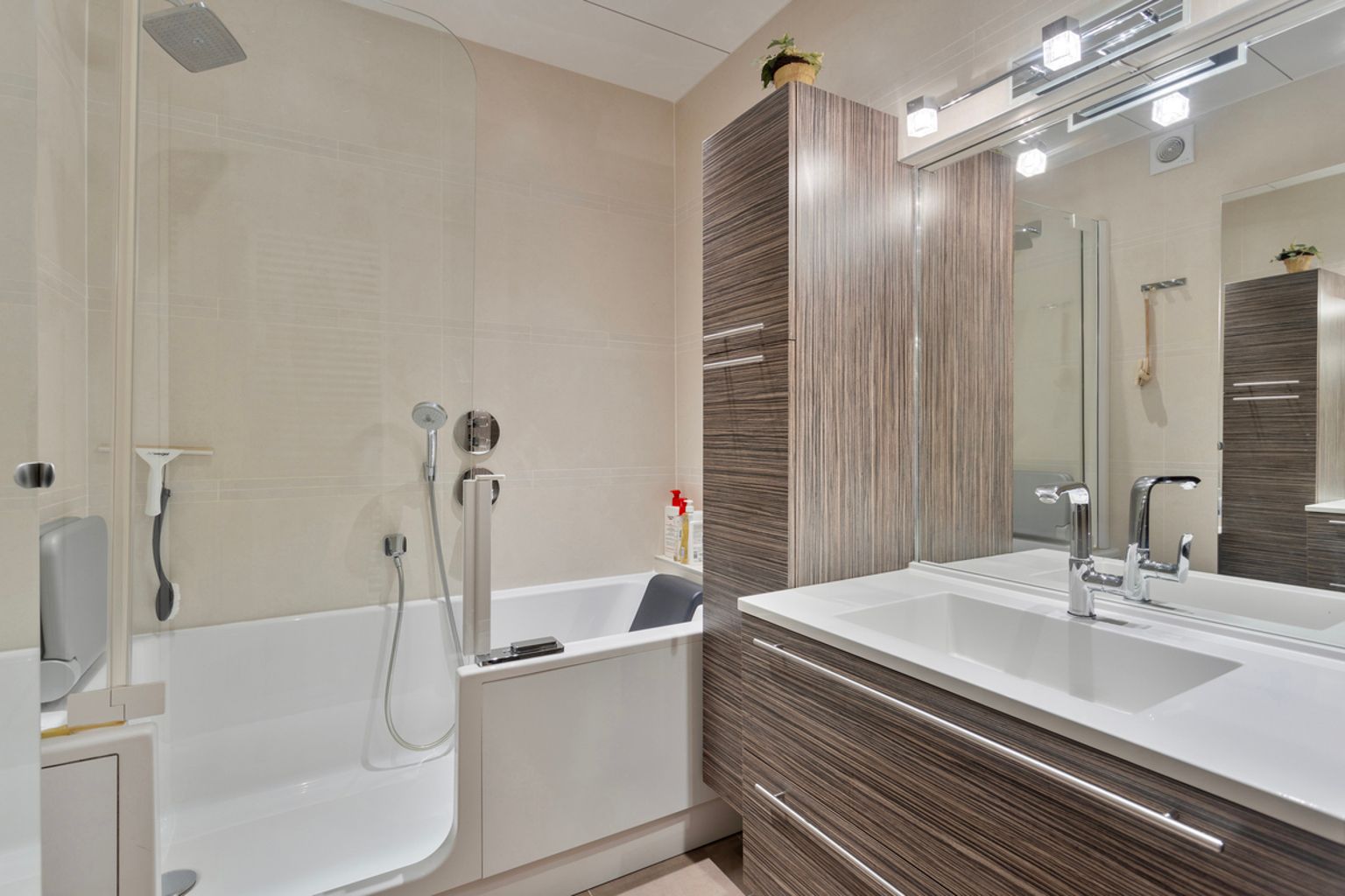 immo DAVID stelt voor: ruim appartement met praktijkruimte foto 13
