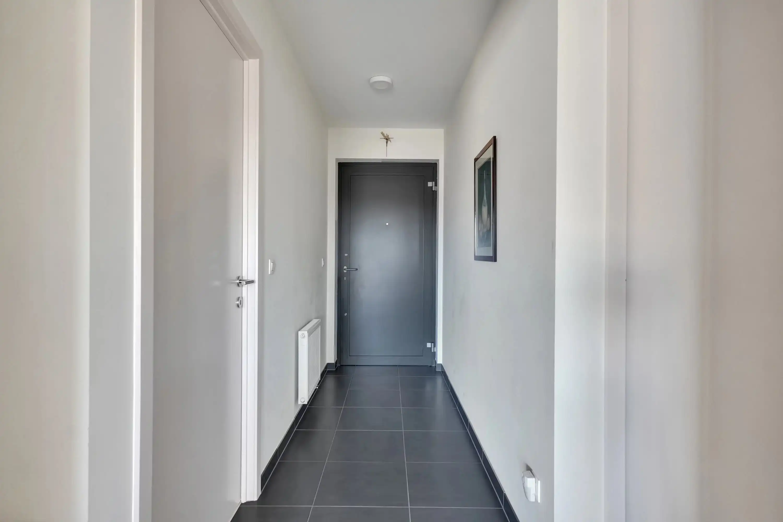 Instapklaar appartement met terras aan centrum Bilzen foto 11