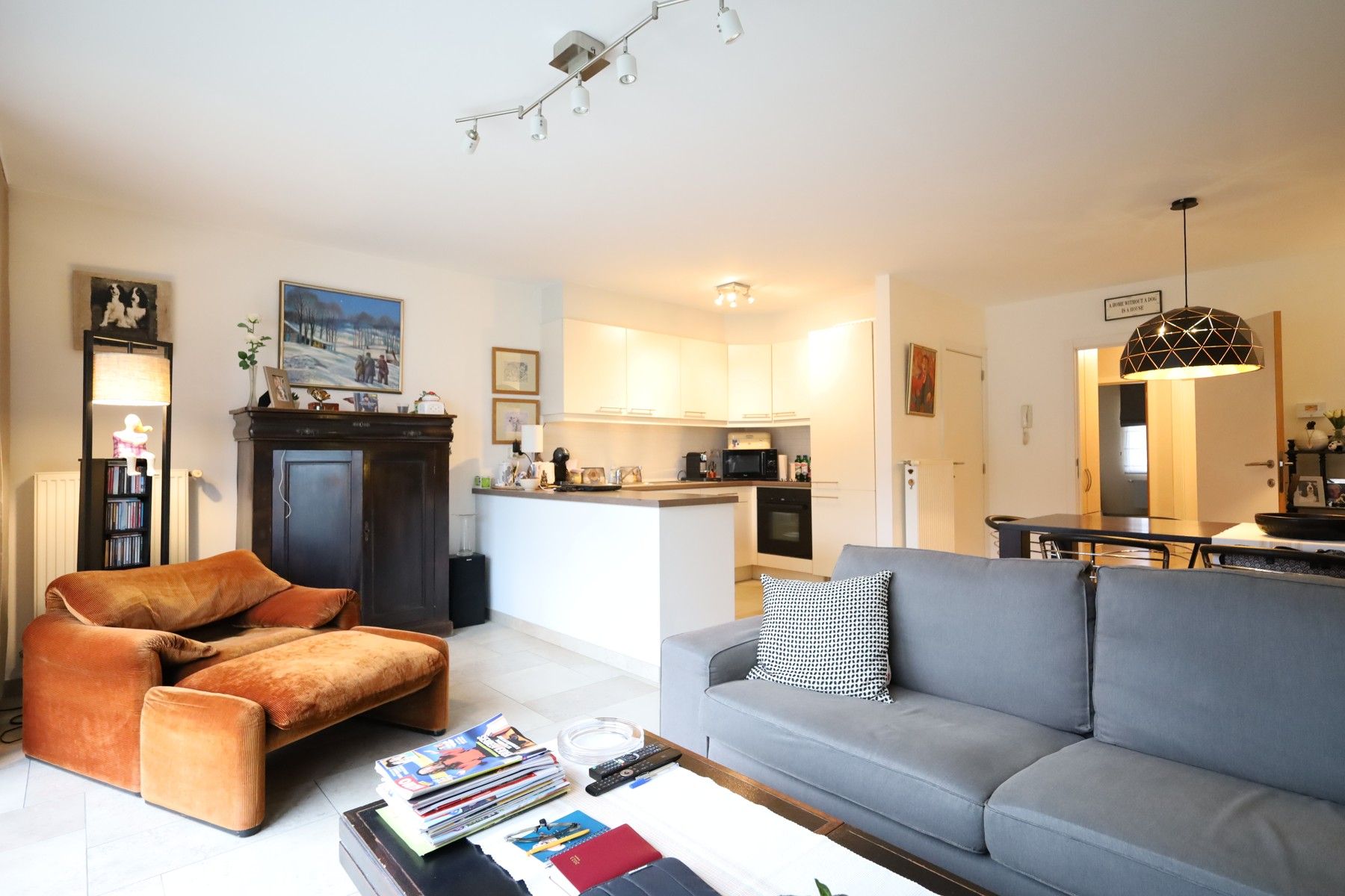 Gelijkvloers appartement met tuin, binnenautostaanplaats en kelder foto 3