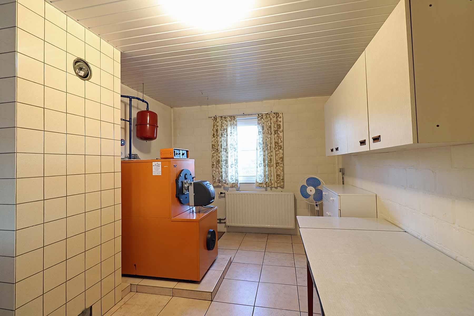 Ruime woning met 4 slpk. en garage in centrum Molenbeersel.  foto 19