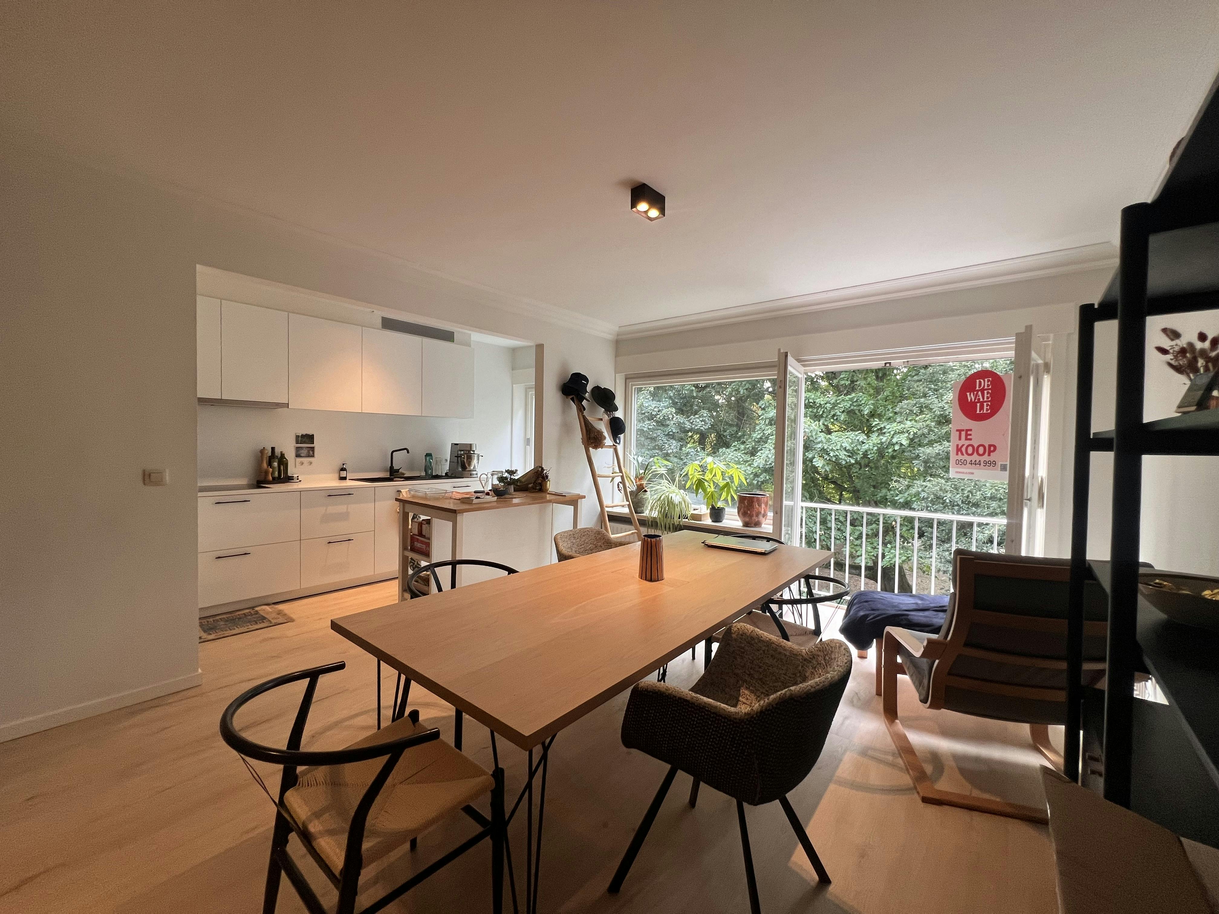 Gerenoveerd Appartement te koop in Brugge met 2 slaapkamers foto {{pictureIndex}}