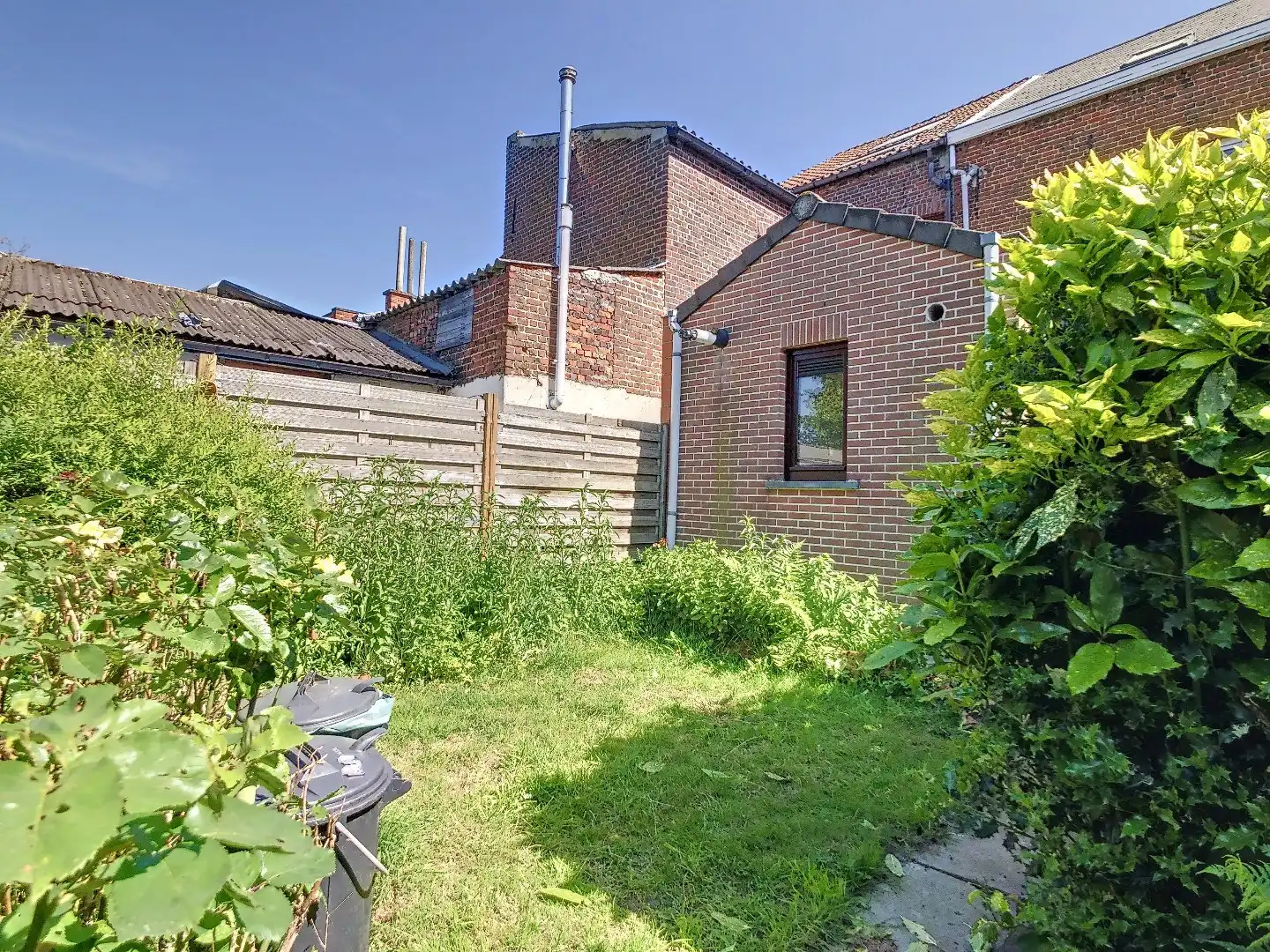 Centraal gelegen woning met twee ruime slaapkamers, zonnige tuin en droge kelder - EPC 252 kWh/m² - bewoonbare oppervlakte van 143 m² foto 21