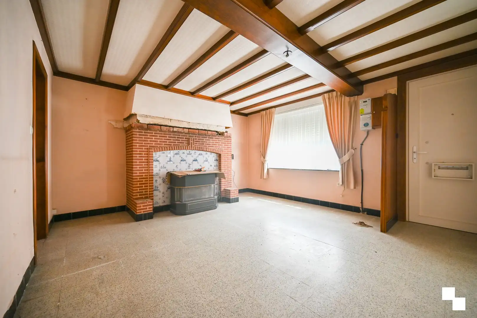 Compleet te renoveren woning / af te breken woning op rand van villawijk te Bosmolens foto 2