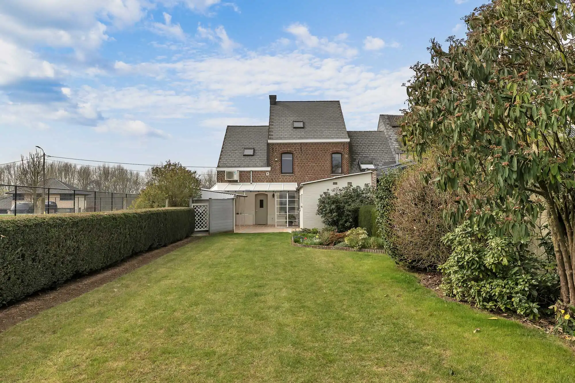 Goed onderhouden woning met garage op strategische locatie foto 25
