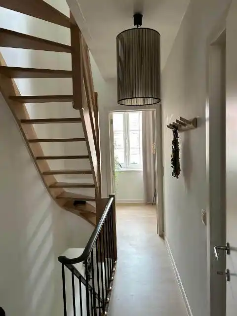 Comfortabele Bel-etage woning met 3 slaapkamers, GARAGE en STADSTERRAS te huur in Brugge foto 9