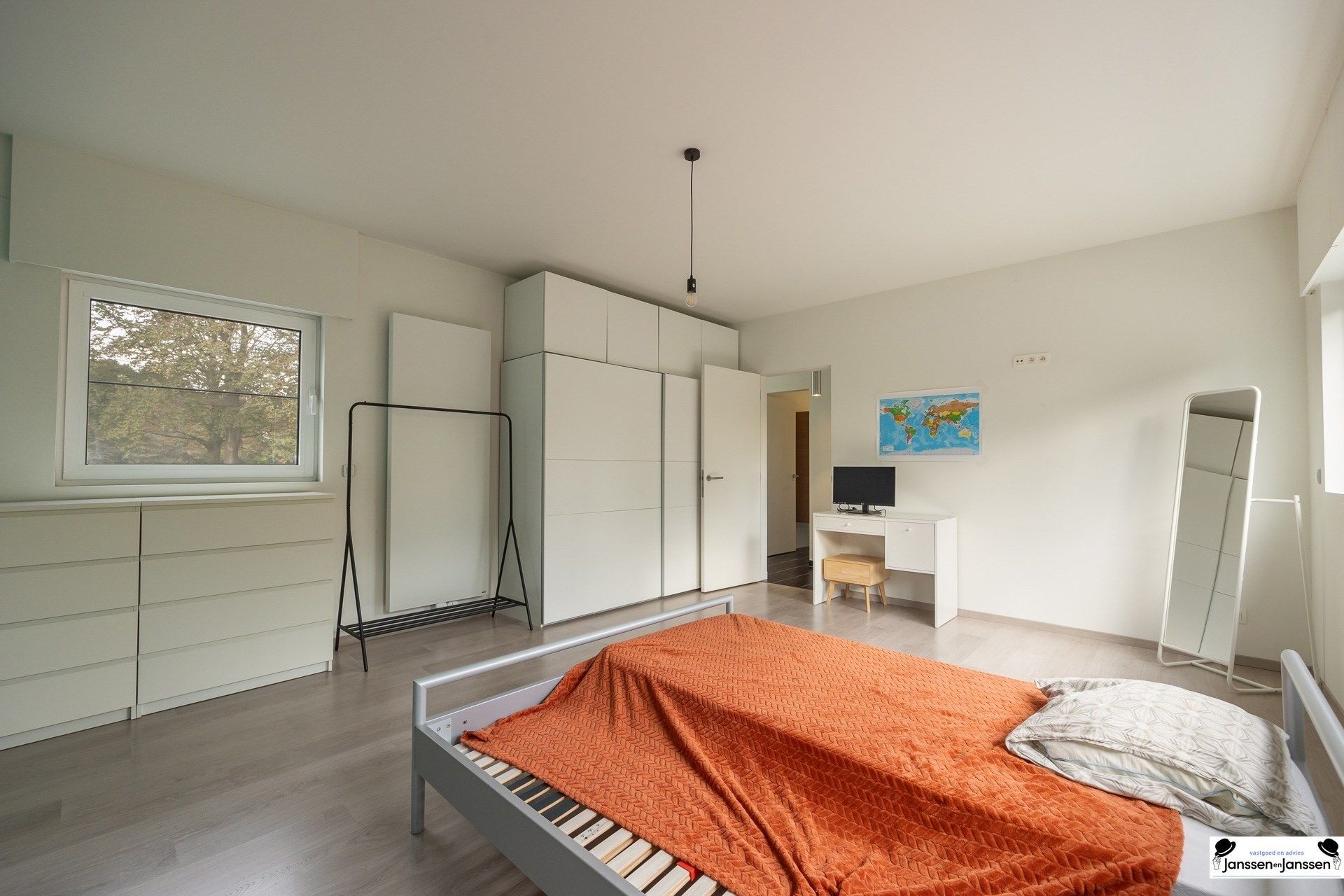 Instapklare, volledig gerenoveerde woning op royaal perceel! foto 24