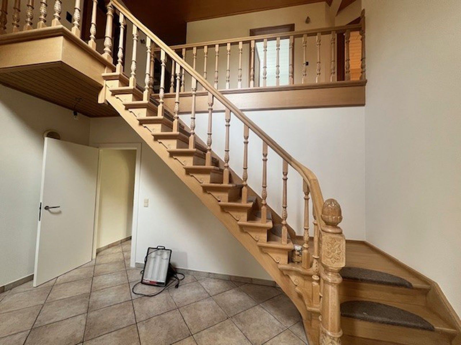 Ruime gezinswoning te huur – met 4 slpk, garage en tuin foto 3