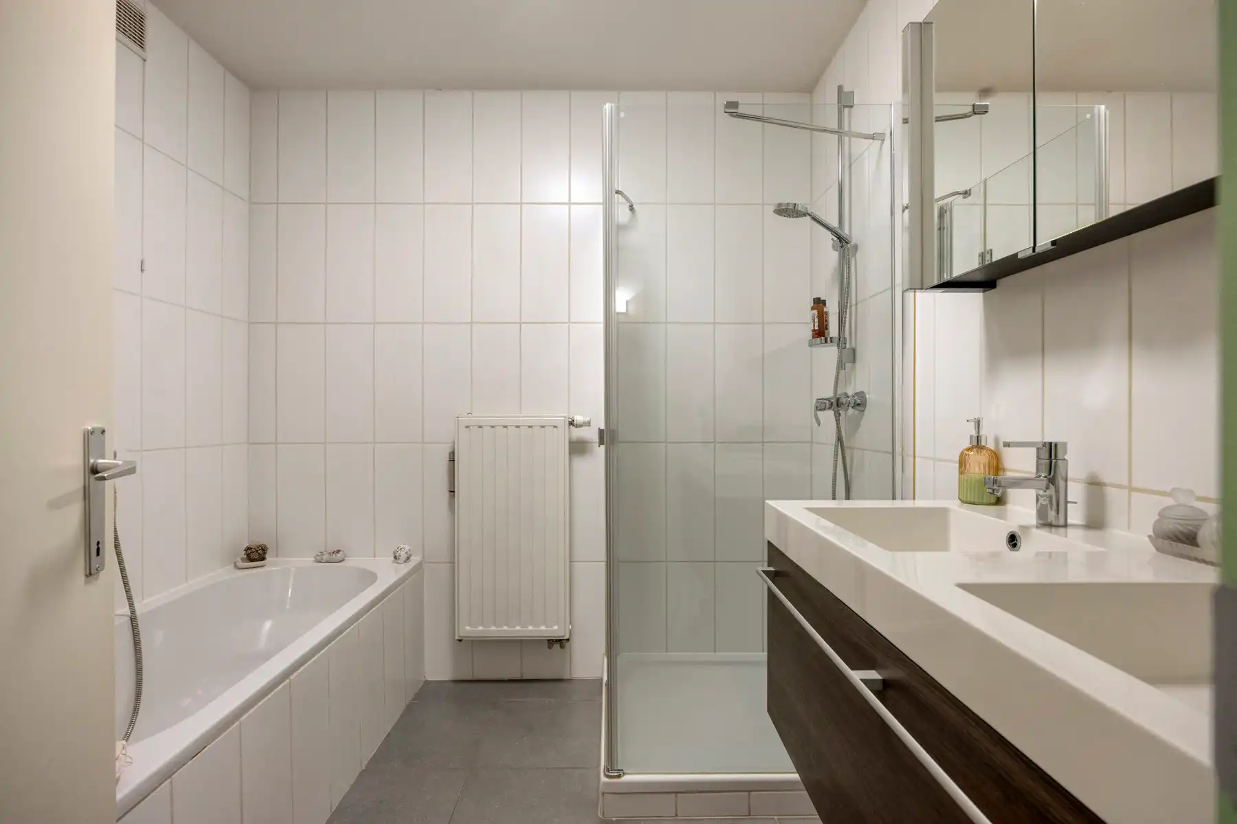 Gelijkvloers appartement met 2 kamers, tuin en garage foto 14