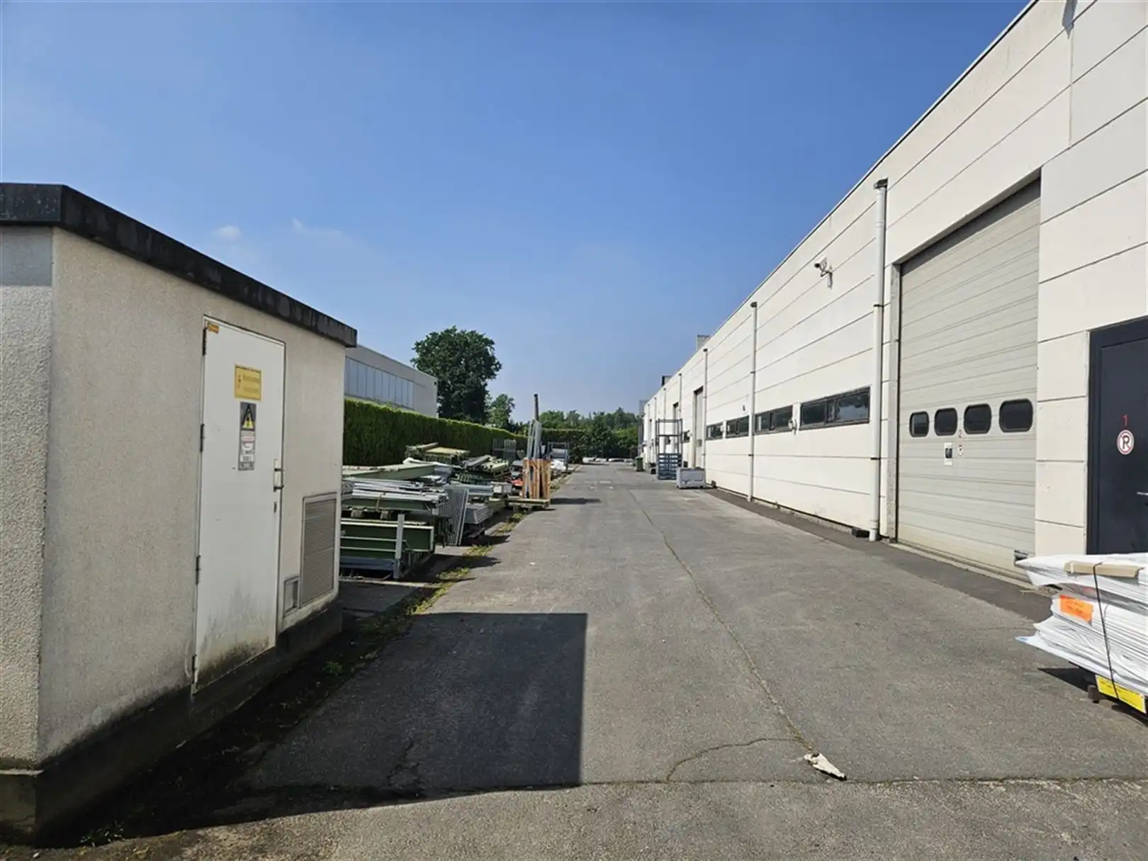 Semi-industrie met verhard terrein foto 4