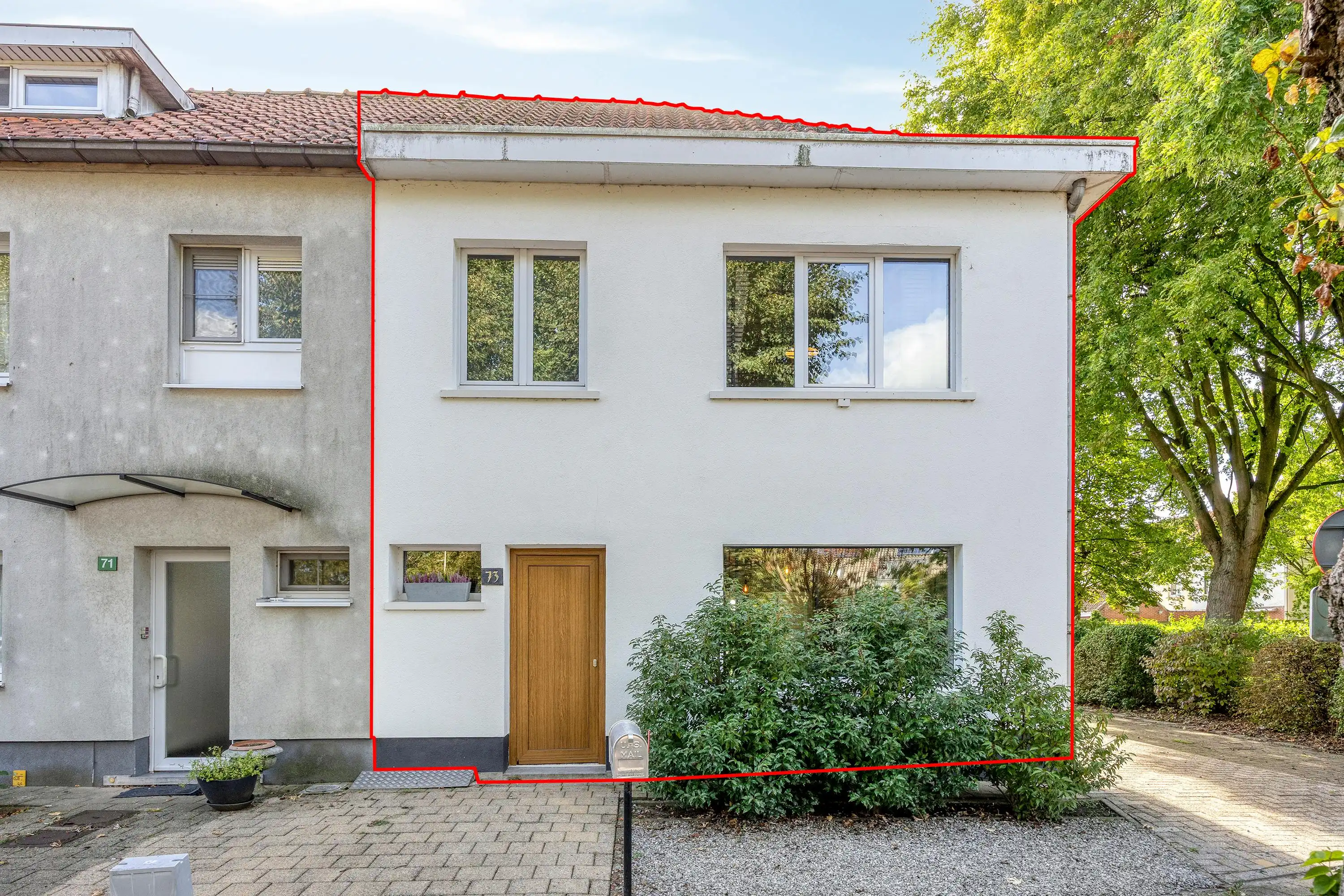 Gerenoveerde halfopen woning met tuin te koop in Gooreind! foto 4