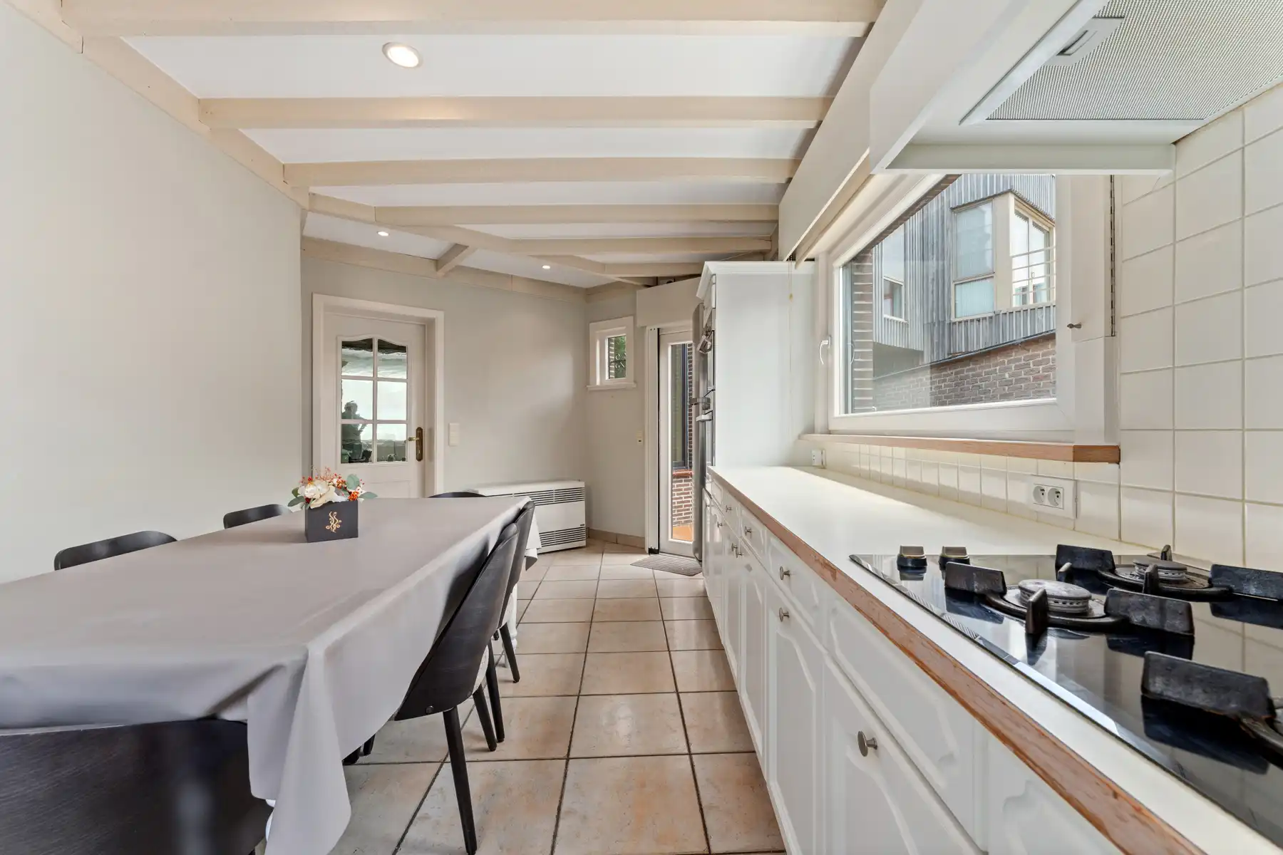 Ruime polyvalente woning met bureel en dubbele garage foto 8