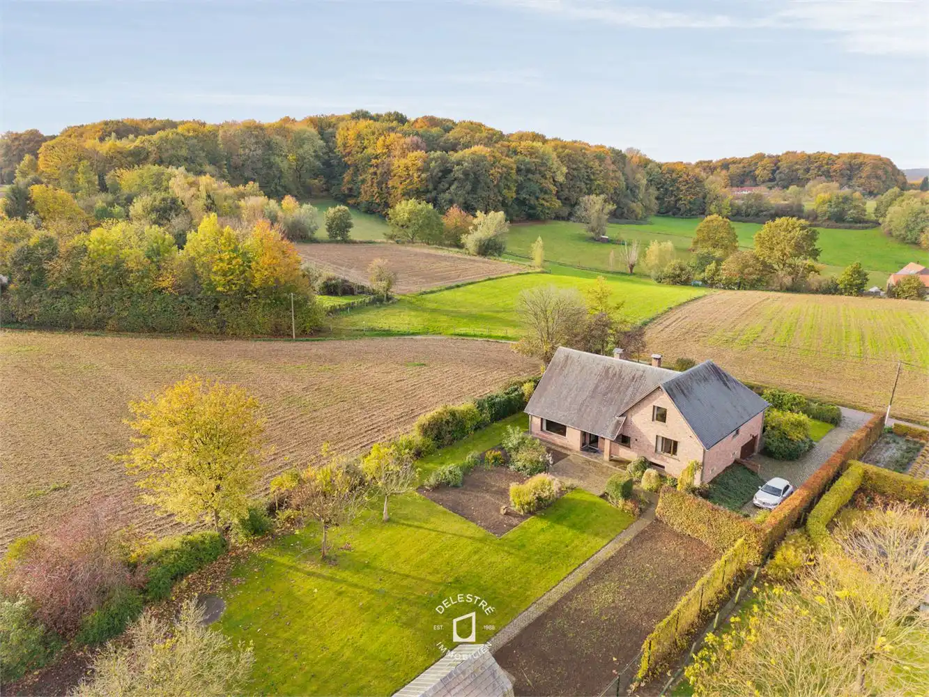 PRESTIGIEUZE VILLA OP TOPLOCATIE NEIGEMBOS OMGEVEN DOOR GROEN foto {{pictureIndex}}