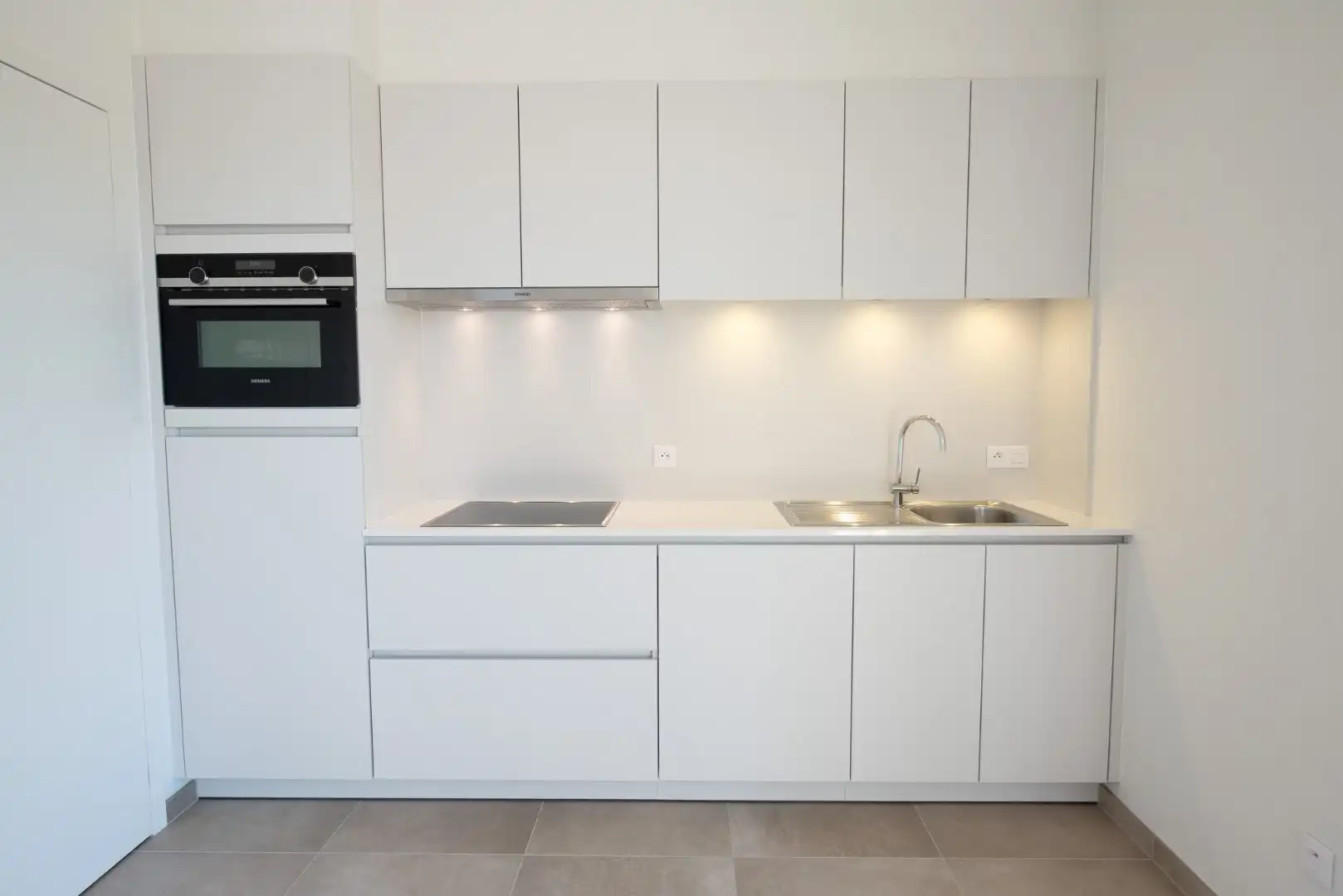 Prachtig BEN hoekappartement te huur in de gegeerde "Waterfront" residentie foto 5