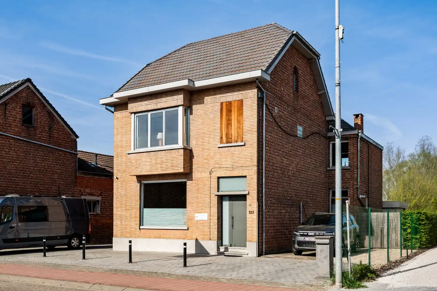 Hoofdfoto van de publicatie: Woning met 2 slpkrs en bijgebouw met veel potentieel
