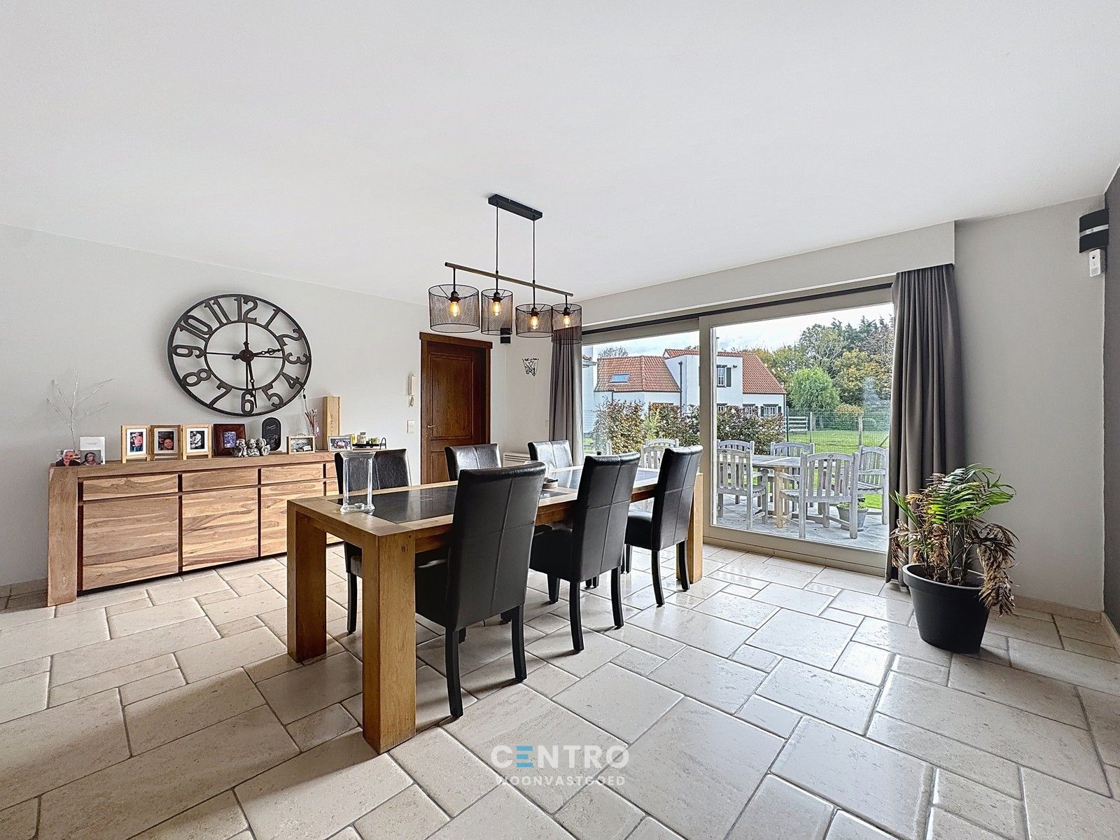 INTERESSANT gelegen woning op circa 1.200m2 grond te Uitkerke! foto 6