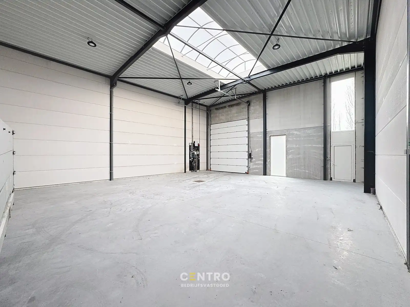 Instapklare OPSLAGRUIMTE (184m²) TE HUUR, inclusief 1 parkeerplaats voor de deur te Blankenberge foto 4