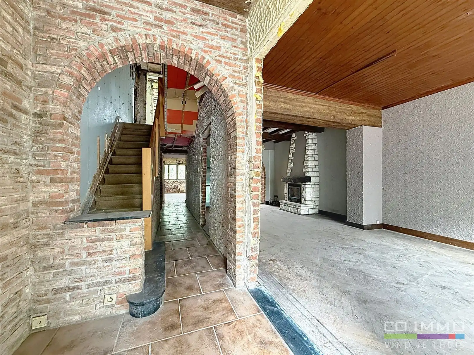 Ruime stadswoning met tuin, te renoveren, 2a 68ca foto 6