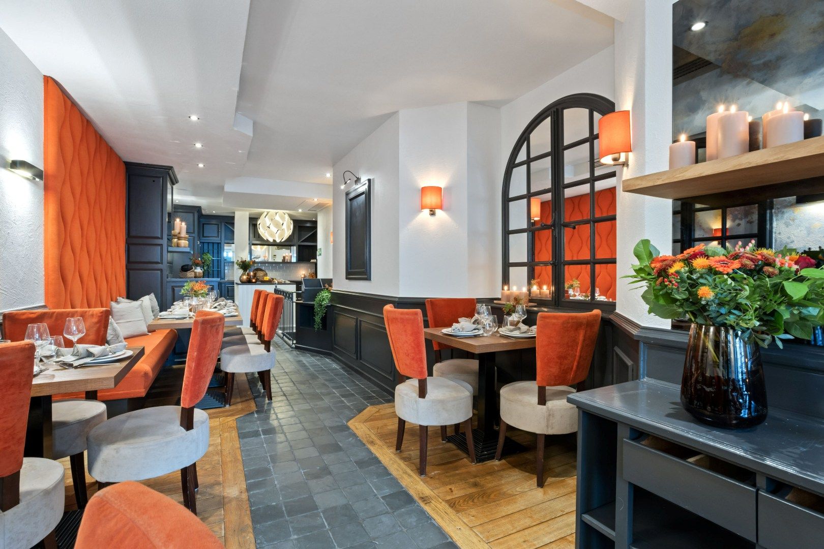 verkoop VERHUURD restaurant in Knokke Het Zoute (Knokke) De Wielingen 5 foto {{pictureIndex}}