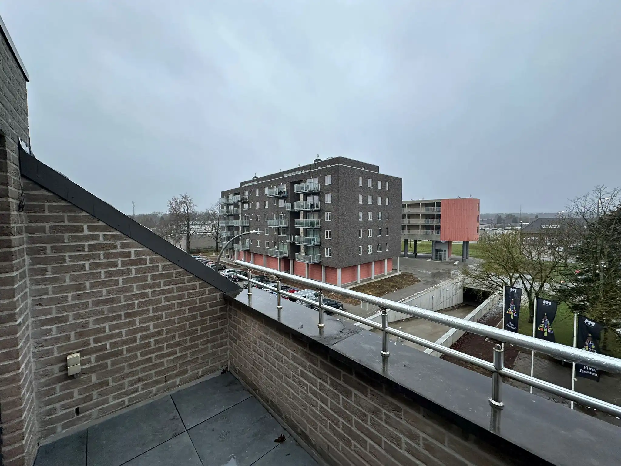 Dakappartement met 2 ruime slaapkamers te Eisden centrum foto {{pictureIndex}}