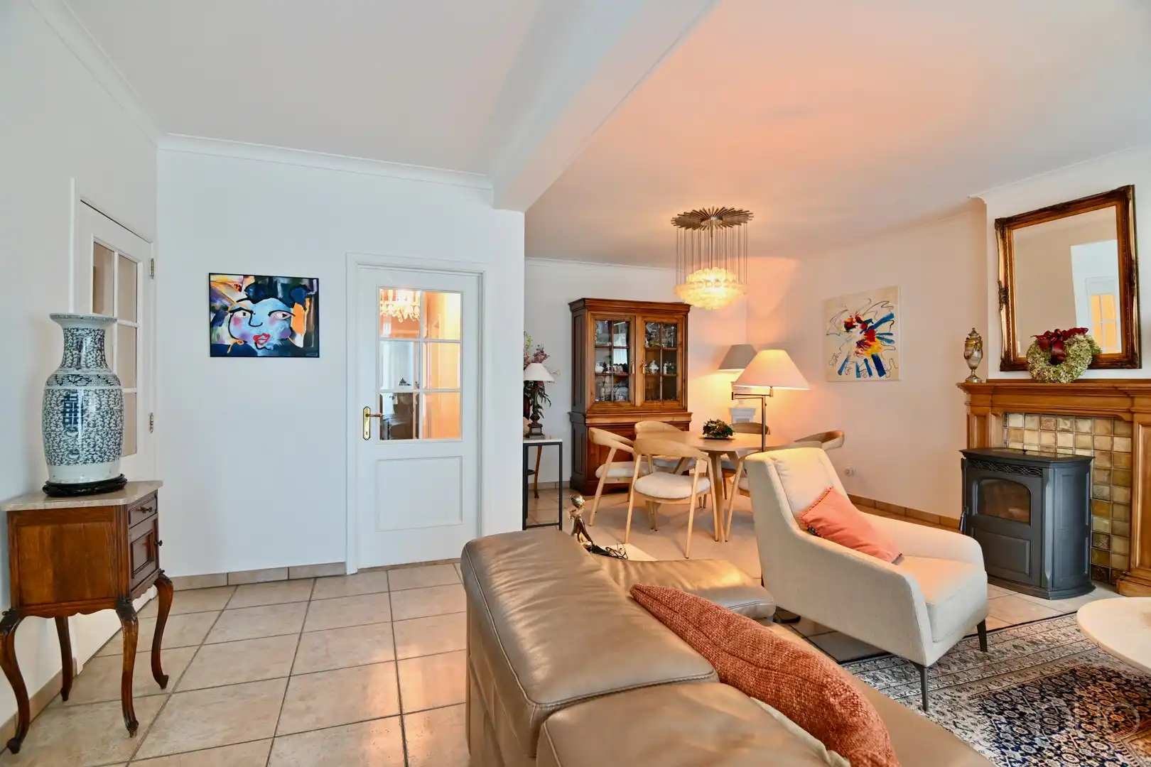 Ruim en luxueus afgewerkt 3-slaapkamerappartement (155 m²) met privé-inkom, kelder en garage in Heers foto 8