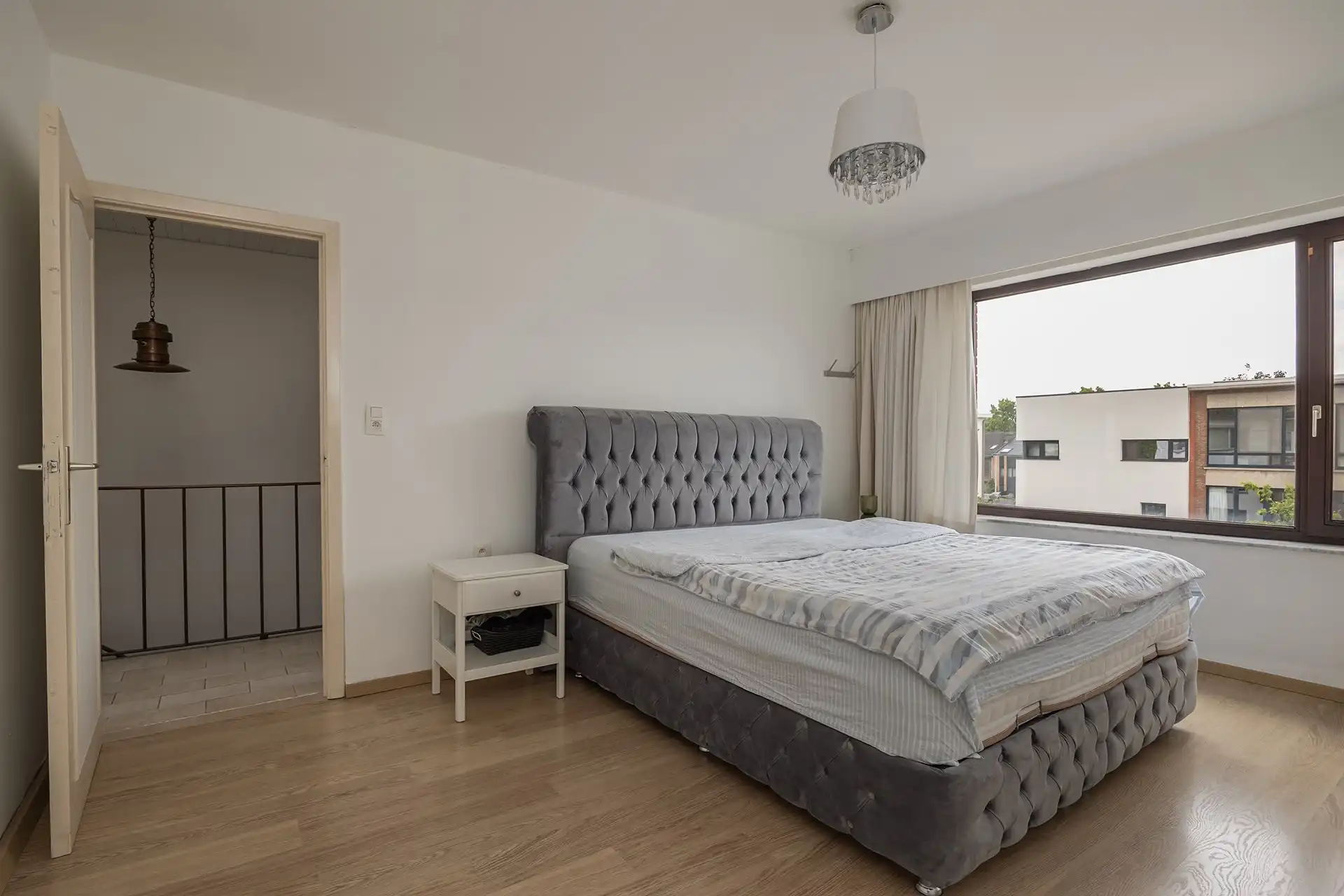 Ruime bel-etagewoning met 3 à 4 slaapkamers, garage en tuin foto 9